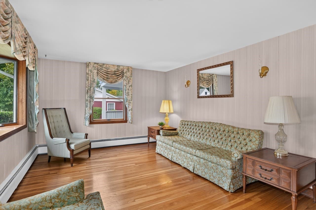 Single Family Residence at 10 Squire Ln, Bellingham MA 02019, Bellingham, photo 3 of 30