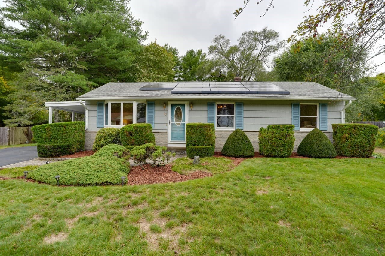 10 Squire Ln, Bellingham MA 02019