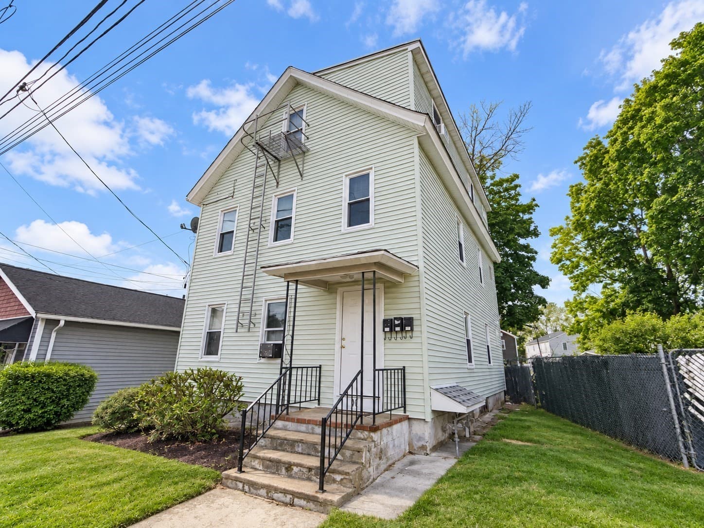 99 Winthrop St, Taunton MA 02780