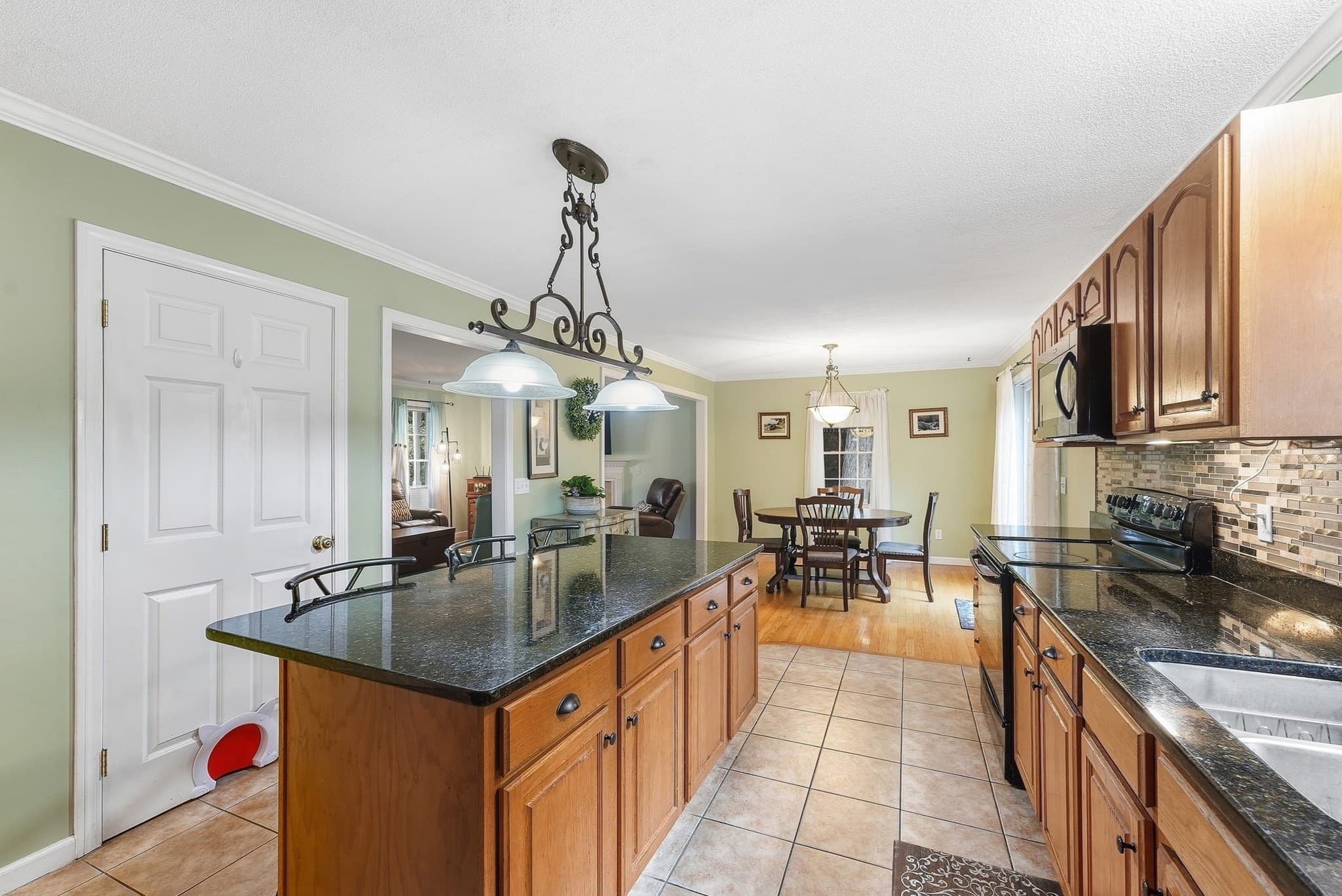 Single Family Residence at 10 John St, East Longmeadow MA 01028, East Longmeadow, photo 13 of 38