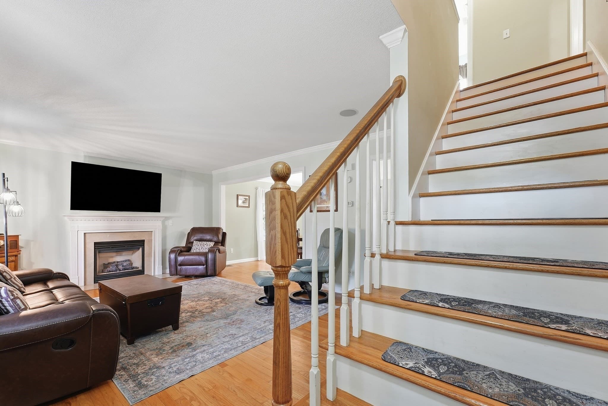 Single Family Residence at 10 John St, East Longmeadow MA 01028, East Longmeadow, photo 3 of 38