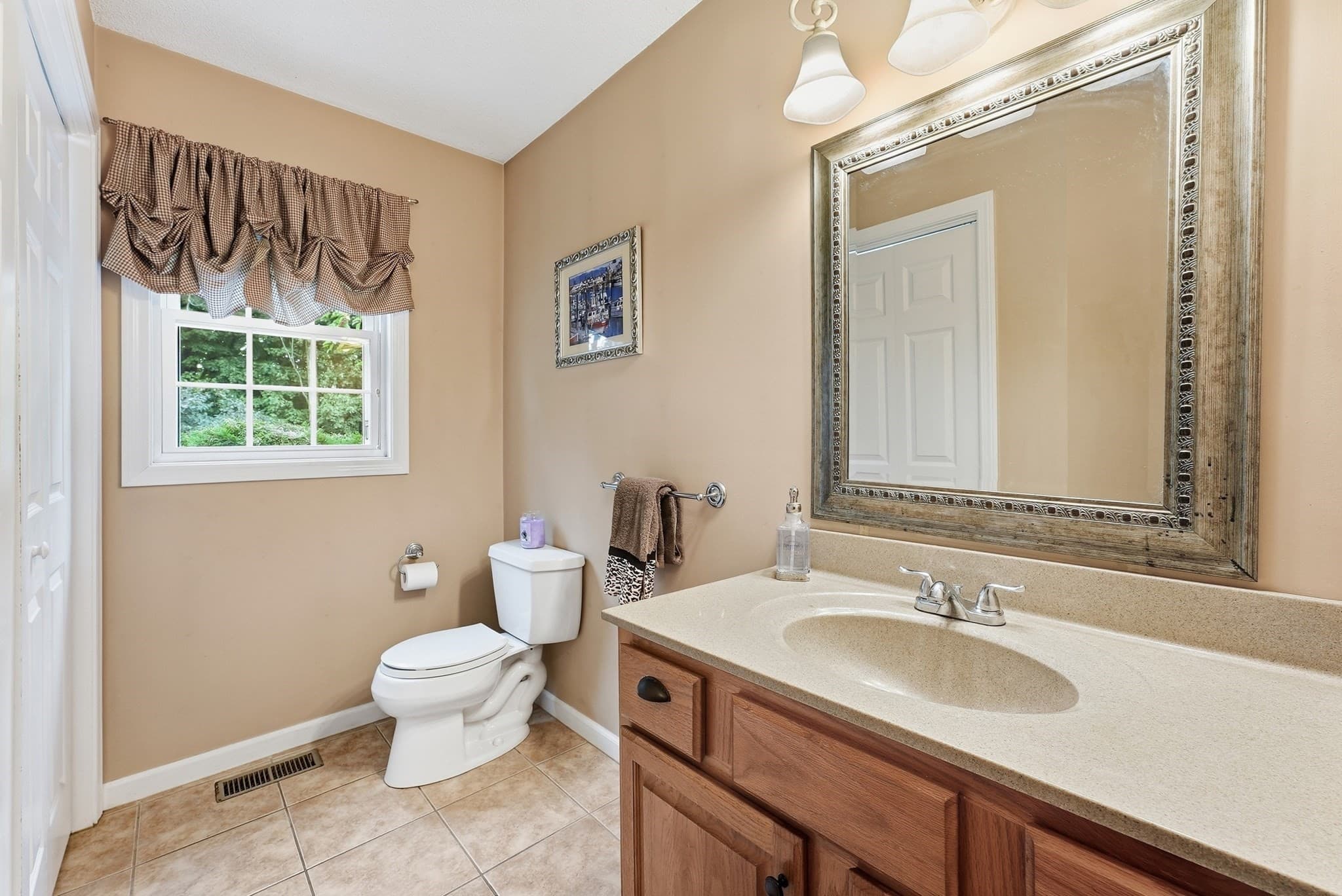 Single Family Residence at 10 John St, East Longmeadow MA 01028, East Longmeadow, photo 15 of 38