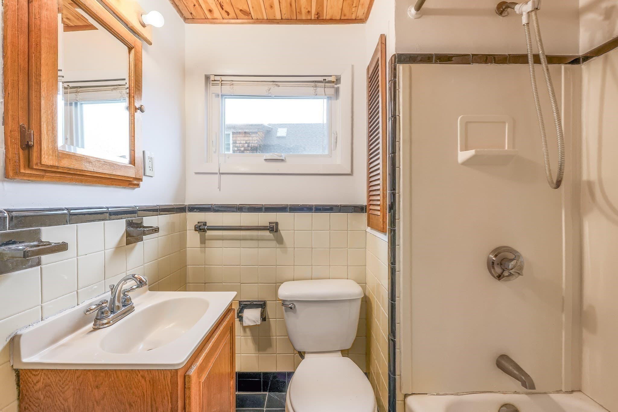 Single Family Residence at 16 North Ave, Winthrop MA 02152, Winthrop, photo 23 of 36