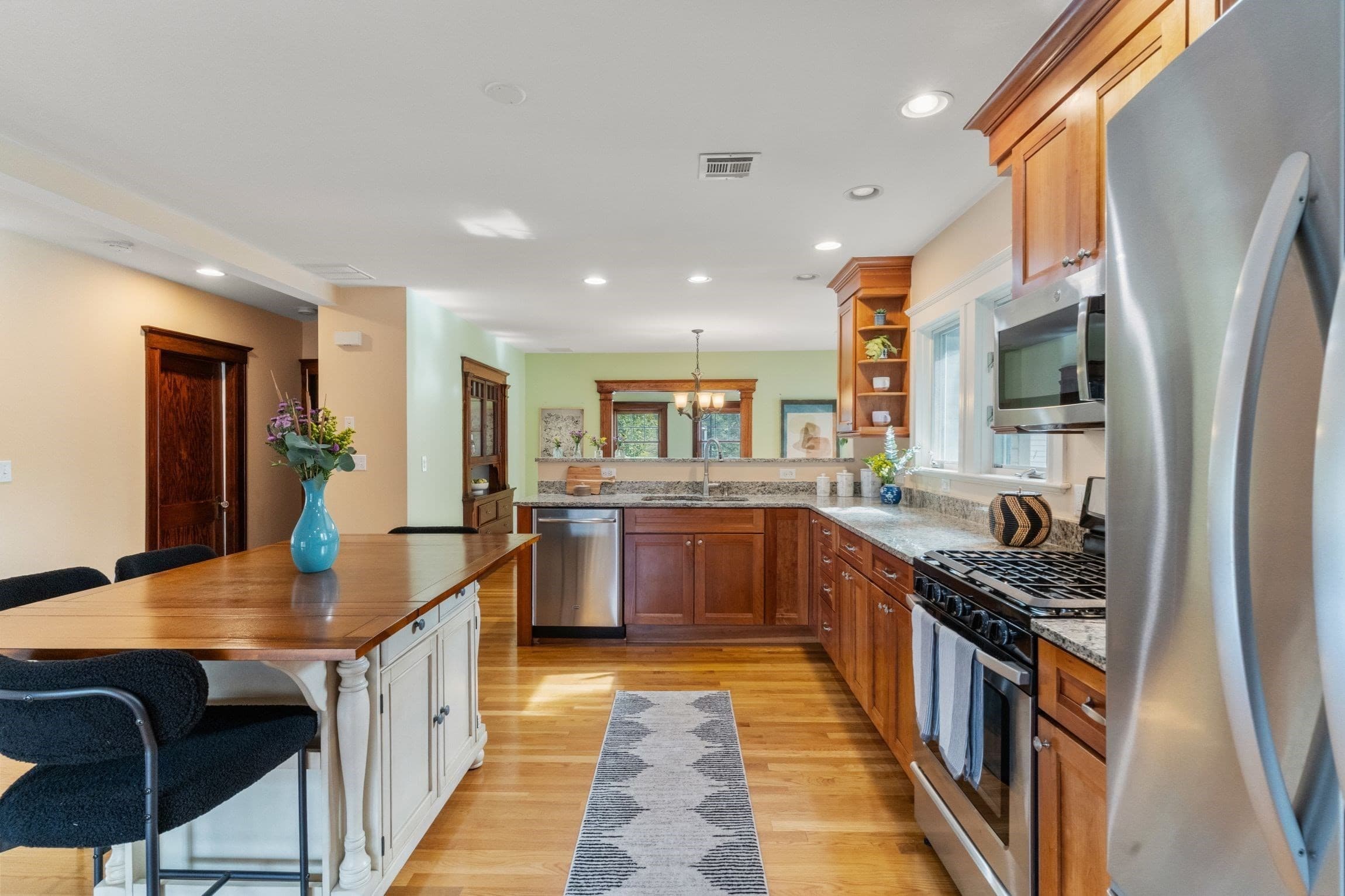 Condominium at 225 Jackson Rd # 225, Newton MA 02458, Newton, photo 3 of 6