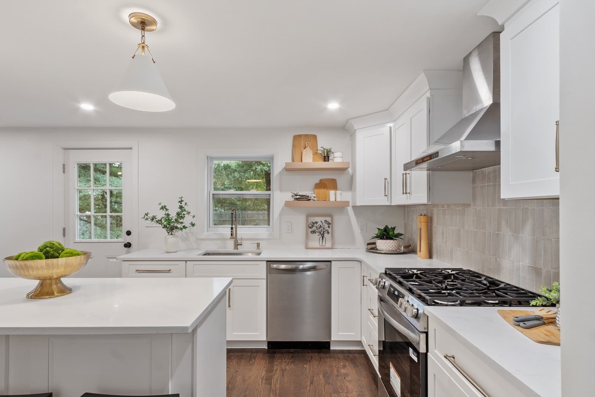 Single Family Residence at 16 Bowl Rd, Chelmsford MA 01824, Chelmsford, photo 3 of 24