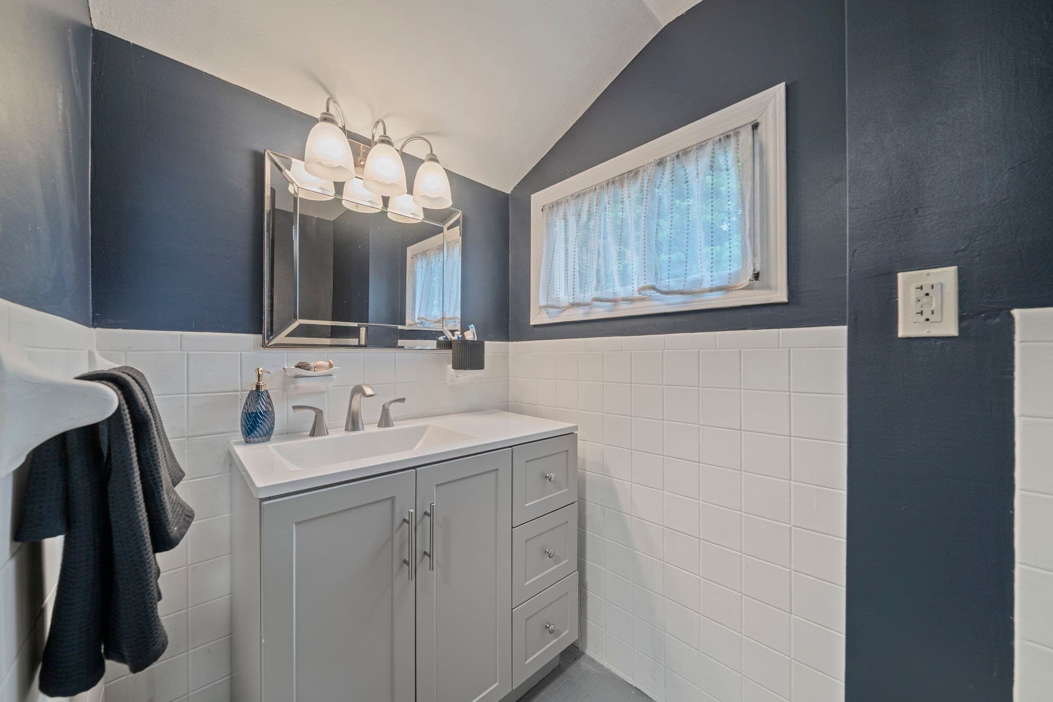 Single Family Residence at 3 Pecksuot Rd, Weymouth MA 02191, Weymouth, photo 19 of 34