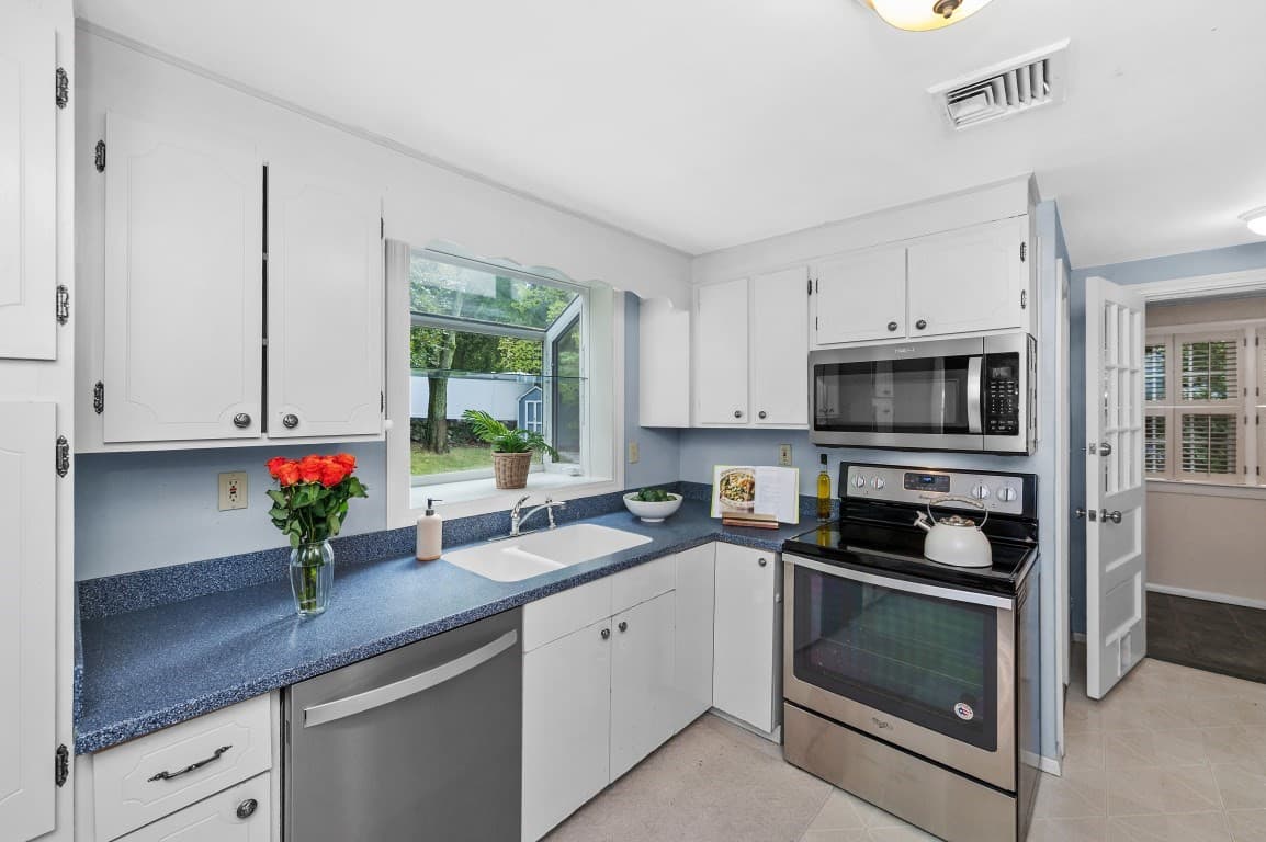Single Family Residence at 203 Woburn Street, Medford MA 02155, Medford, photo 6 of 28