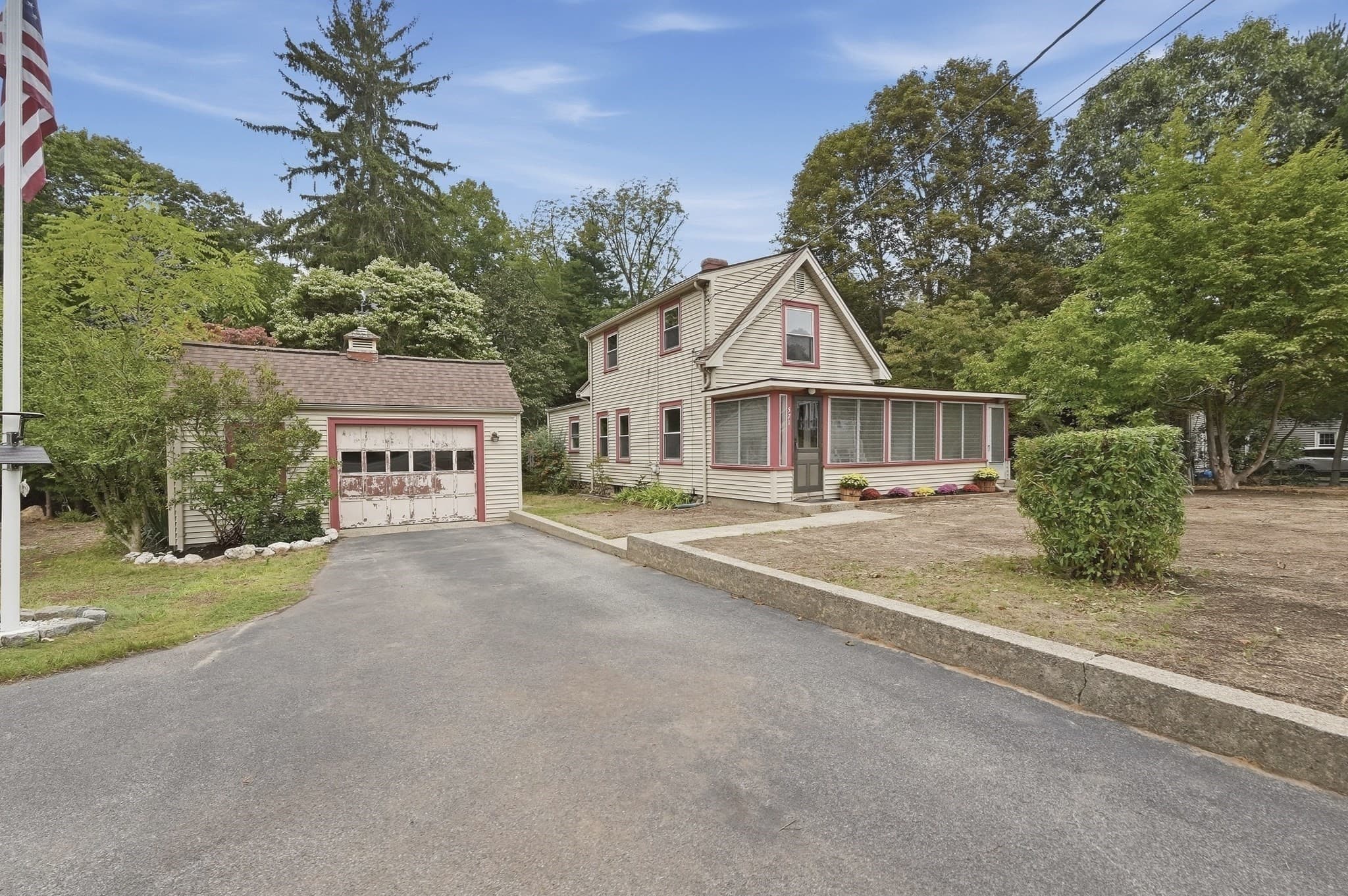 571 State St, Hanson MA 02341
