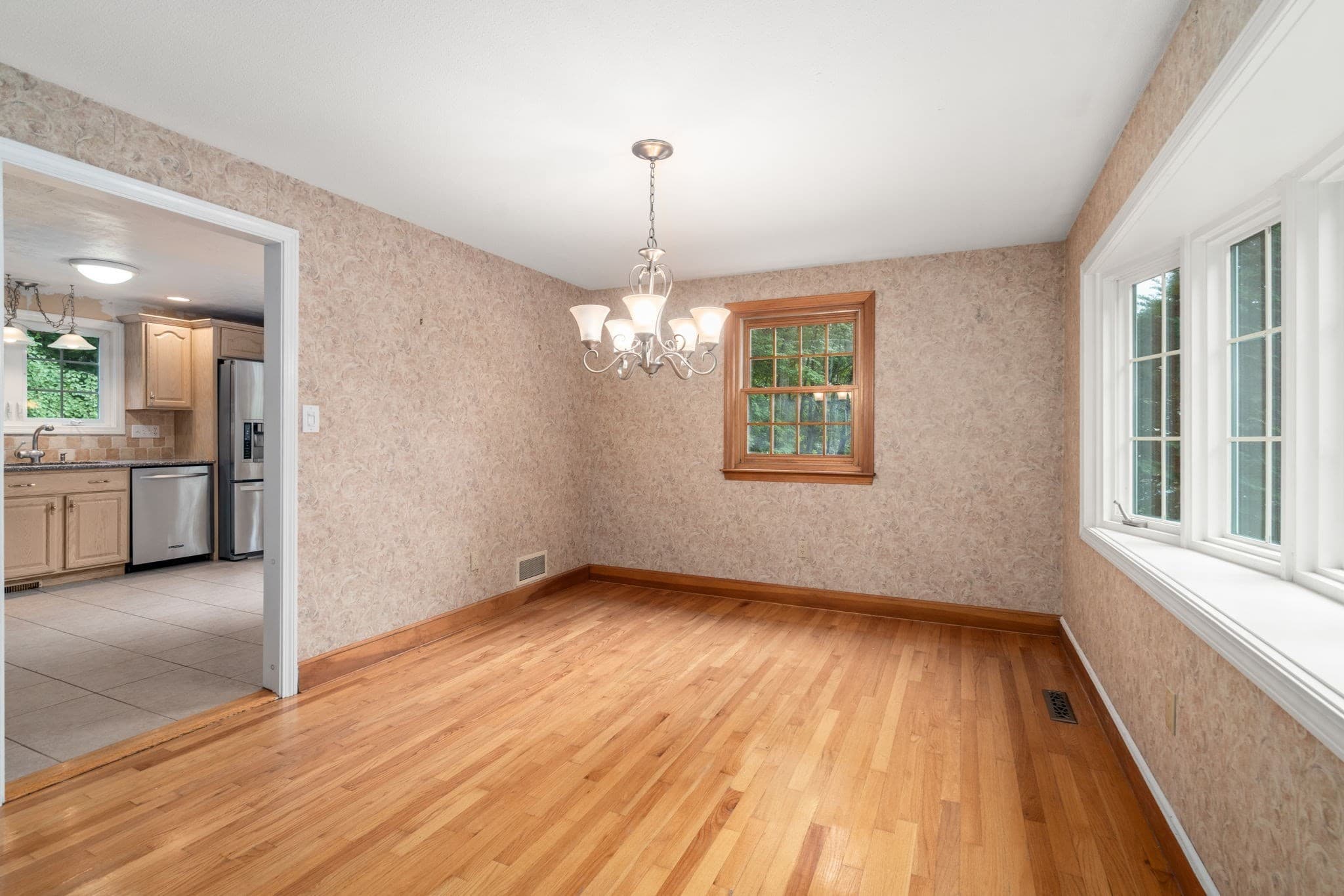 Single Family Residence at 11 Summit Road, Southborough MA 01772, Southborough, photo 6 of 41
