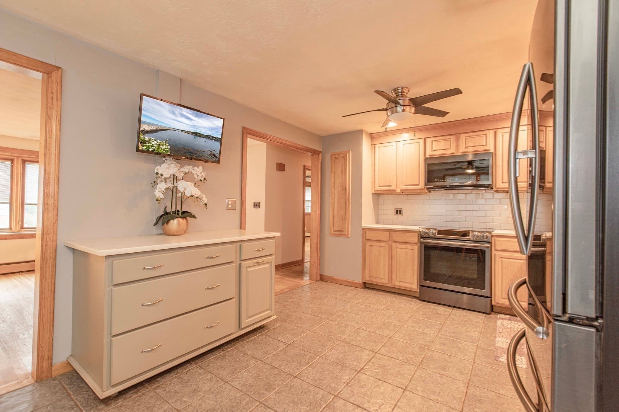 Single Family Residence at 191 Cynthia Dr, Raynham MA 02767, Raynham, photo 7 of 42