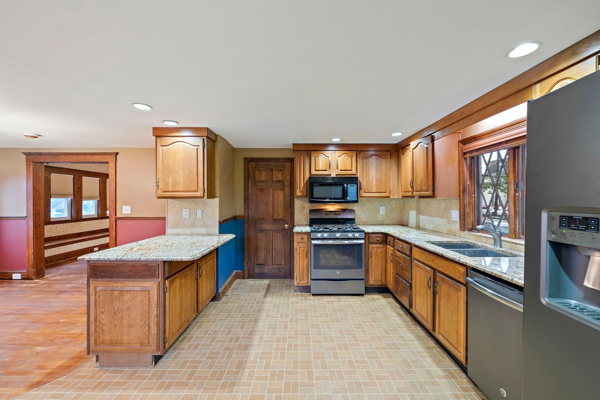 Single Family Residence at 209 Highland Ave, Quincy MA 02170, Quincy, photo 5 of 41
