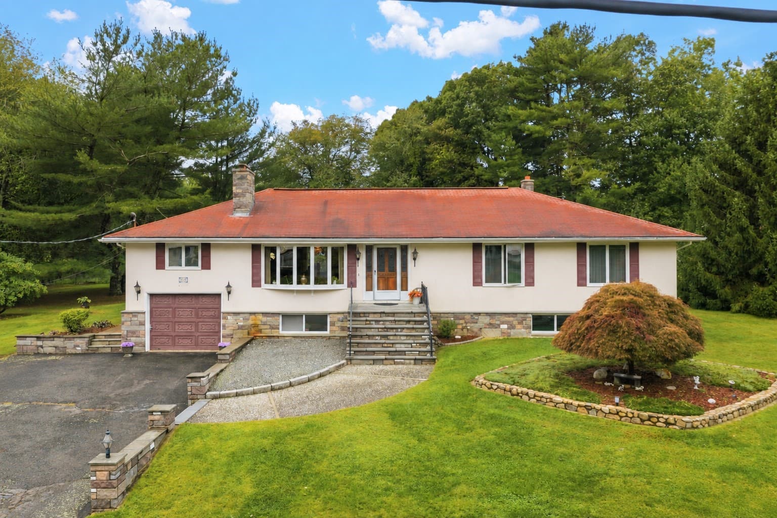 15 Madison Ct, Westport MA 02790