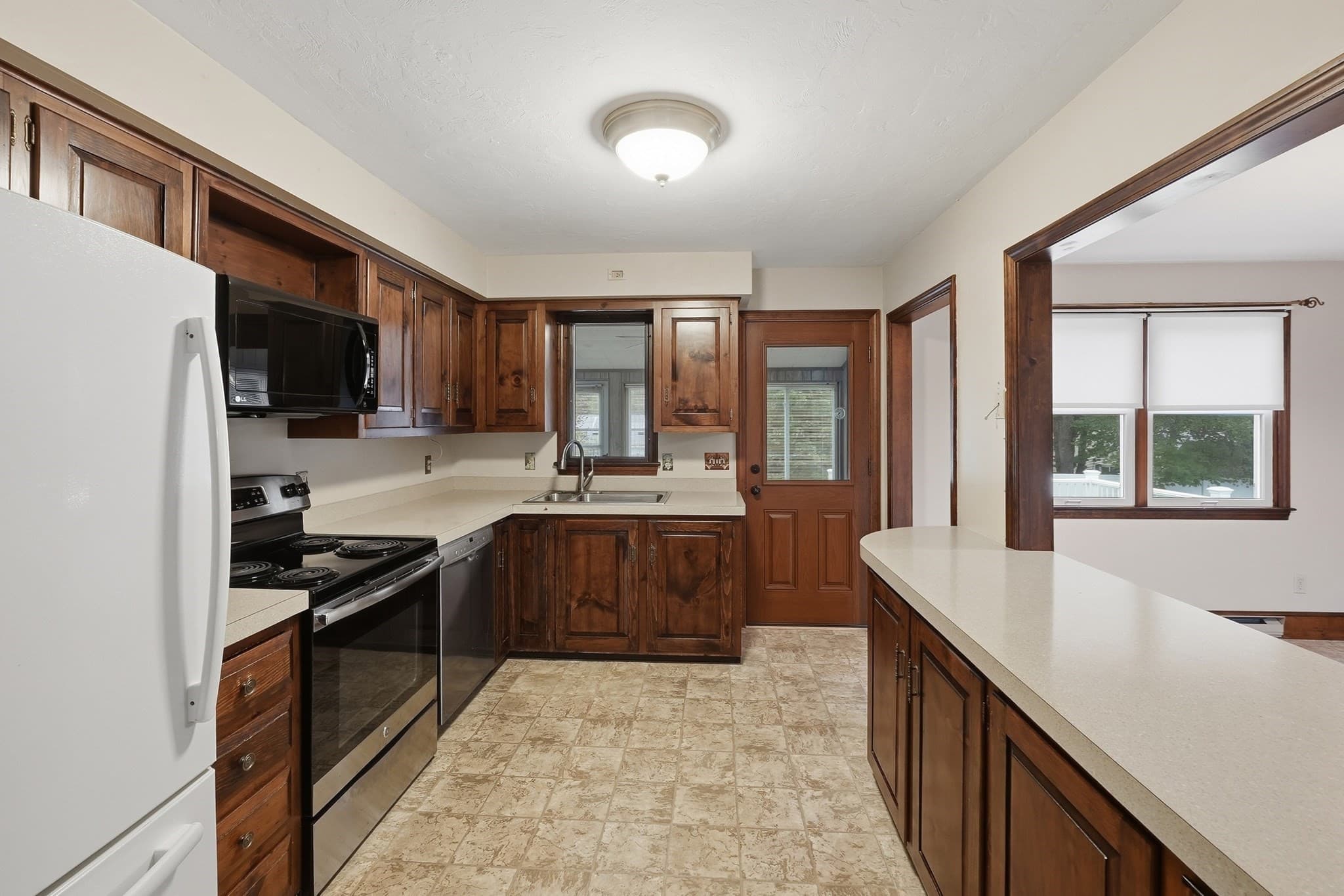 Single Family Residence at 44 Dennison Hill Rd, Southbridge MA 01550, Southbridge, photo 4 of 32