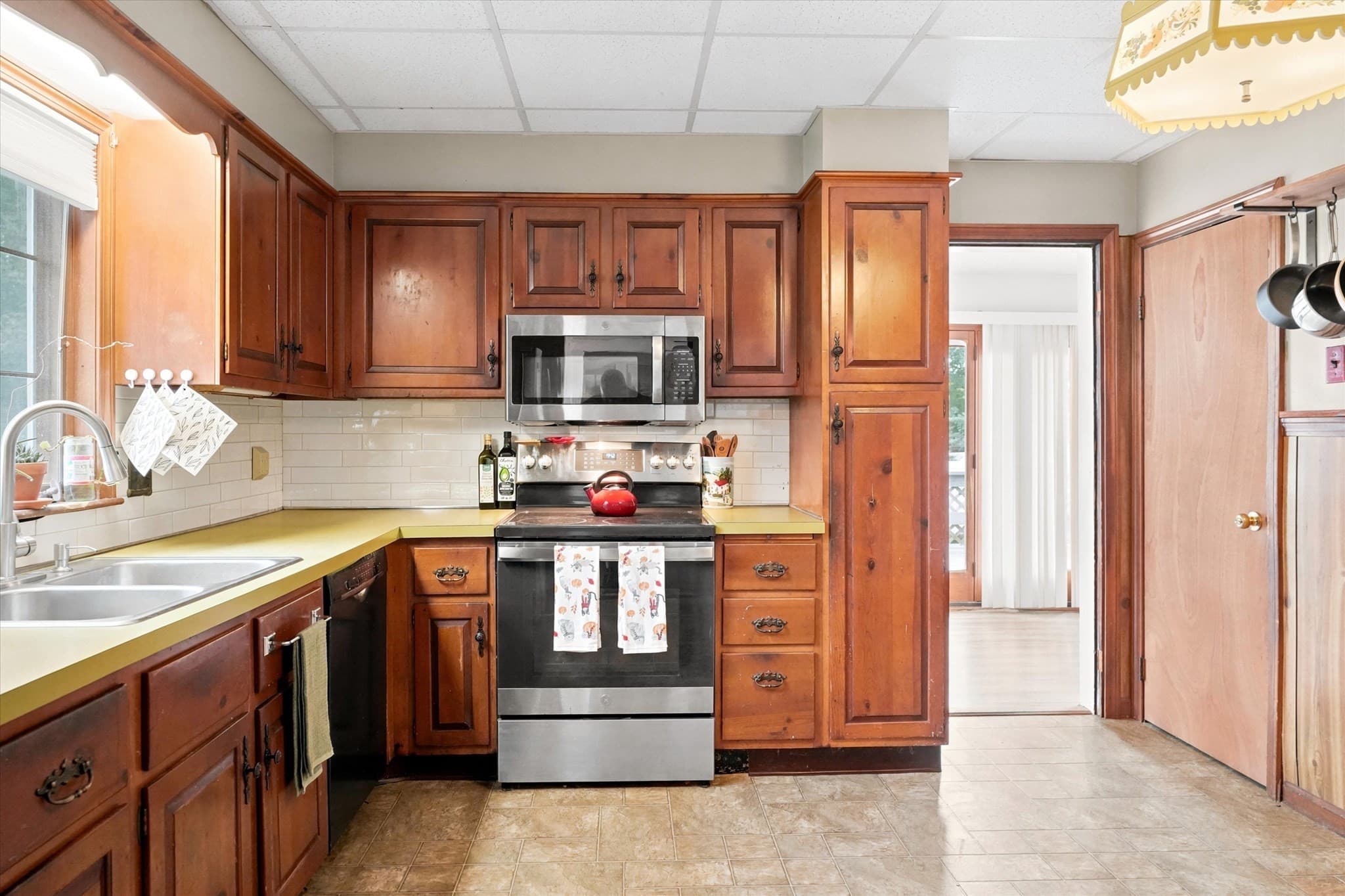 Single Family Residence at 206 Fays Ave, Lynn MA 01904, Lynn, photo 11 of 42
