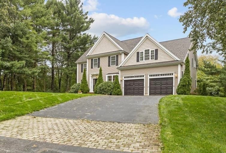3 Trappers Path, Lakeville MA 02347