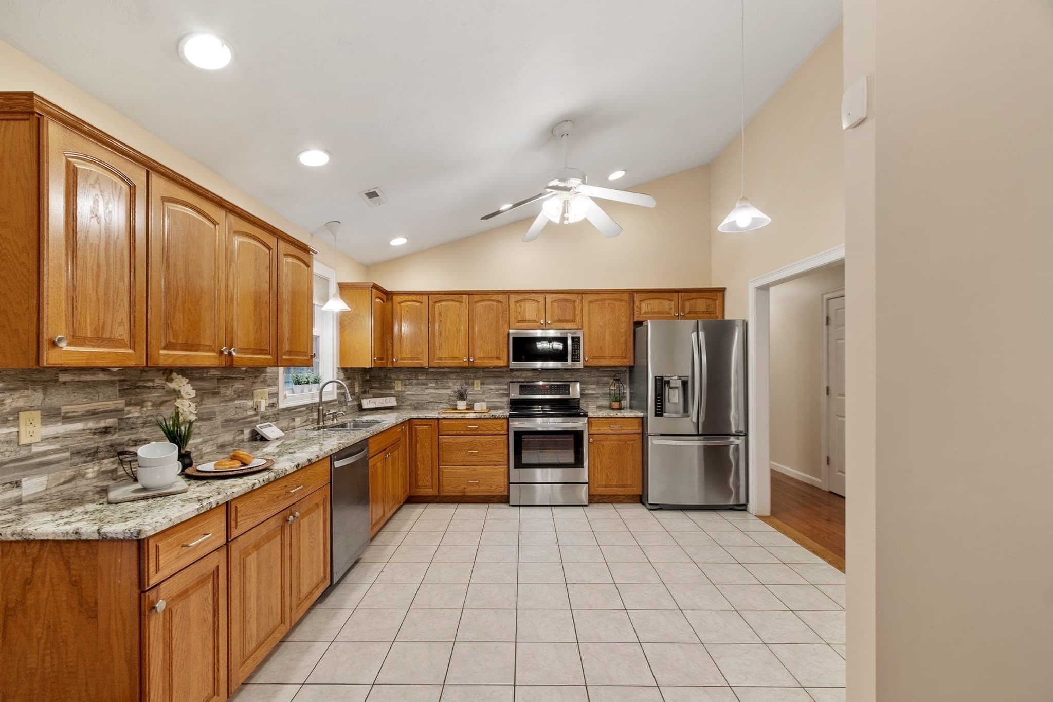Single Family Residence at 17 Teddy Road, Worcester MA 01603, Worcester, photo 13 of 39