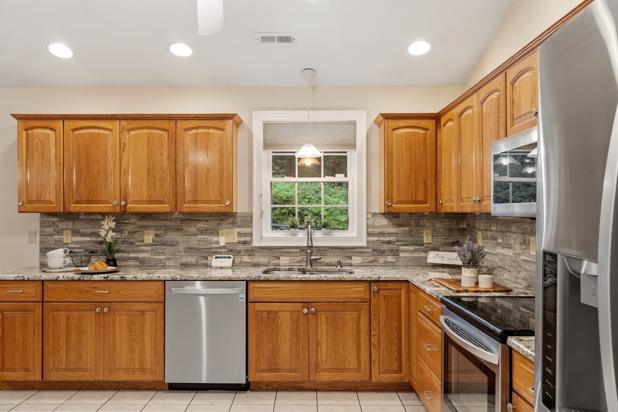 Single Family Residence at 17 Teddy Road, Worcester MA 01603, Worcester, photo 17 of 39