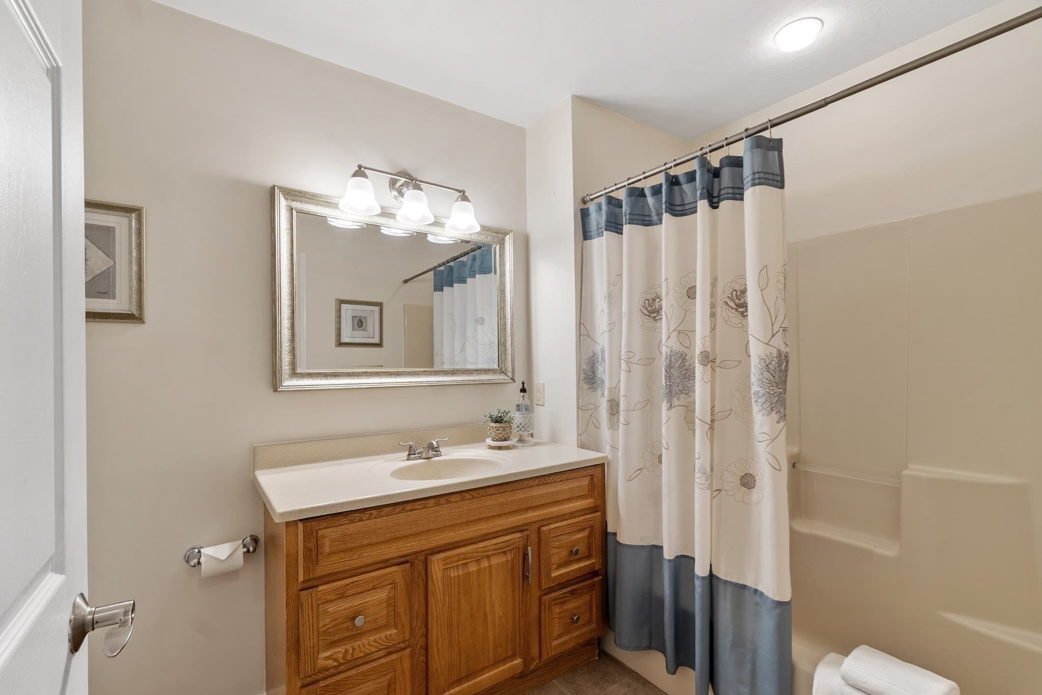 Single Family Residence at 17 Teddy Road, Worcester MA 01603, Worcester, photo 26 of 39