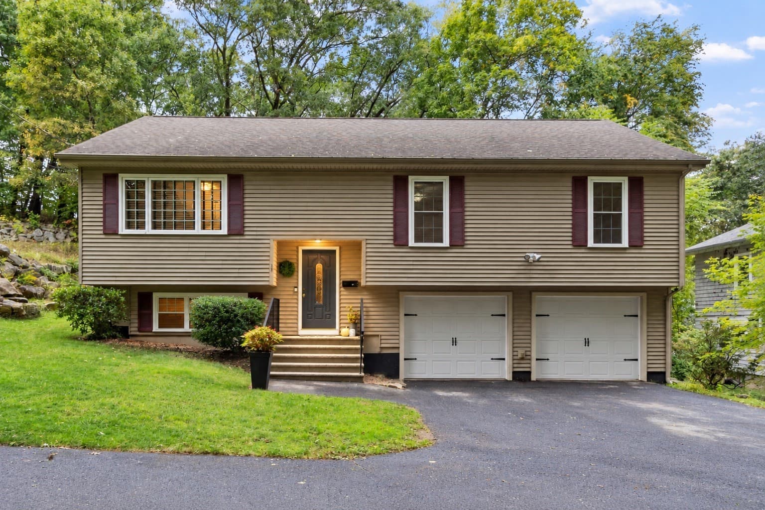 17 Teddy Road, Worcester MA 01603