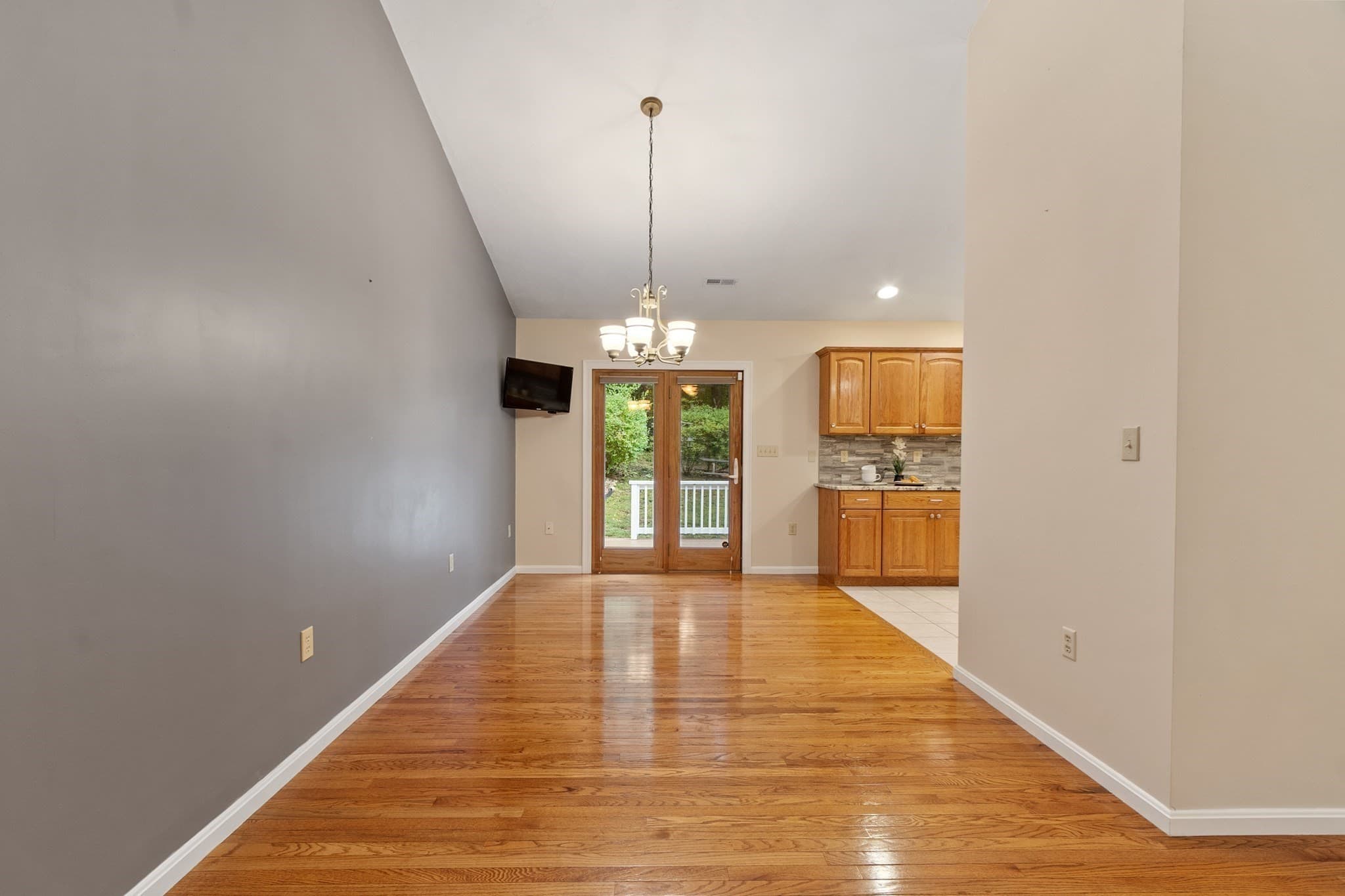 Single Family Residence at 17 Teddy Road, Worcester MA 01603, Worcester, photo 9 of 39