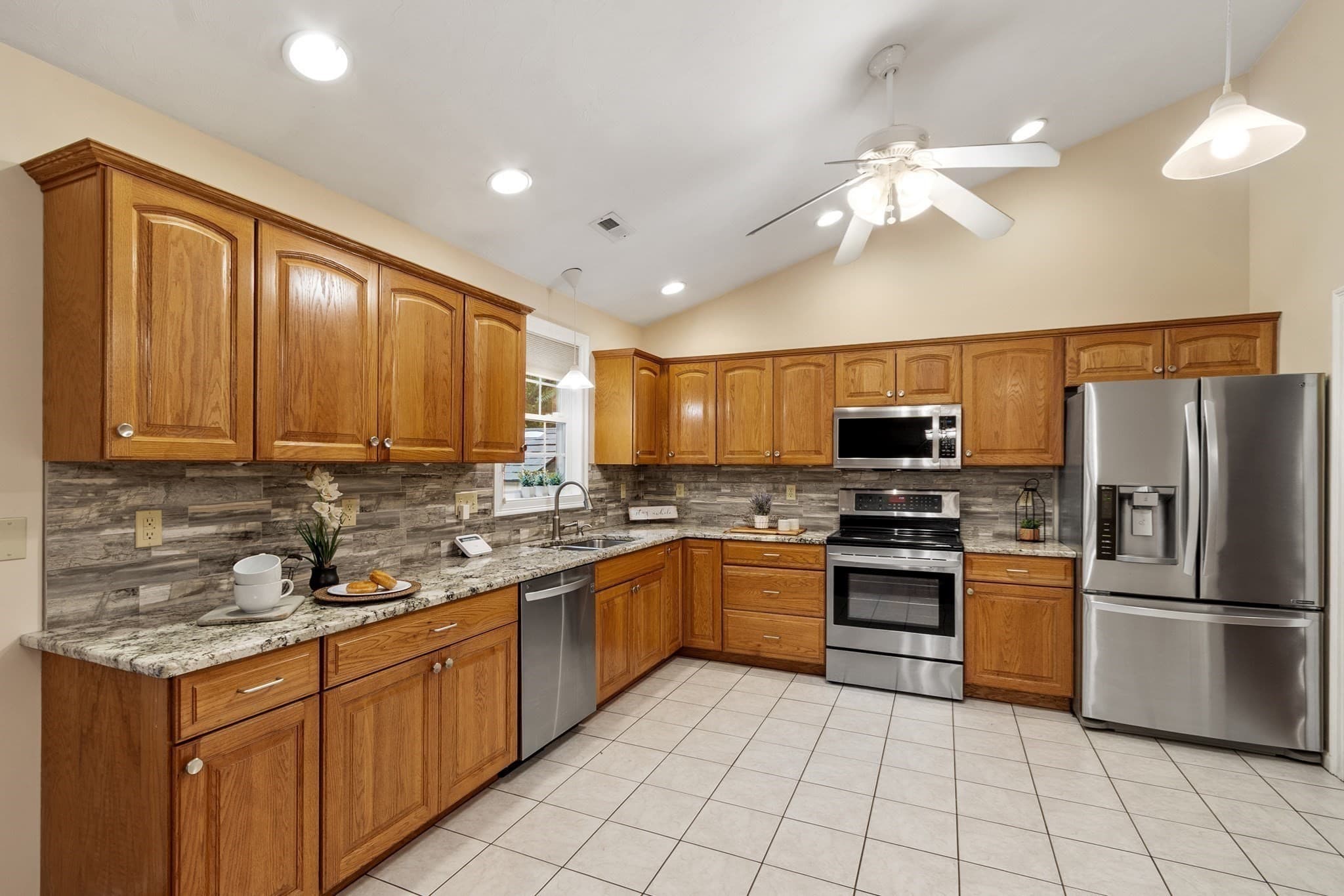 Single Family Residence at 17 Teddy Road, Worcester MA 01603, Worcester, photo 14 of 39