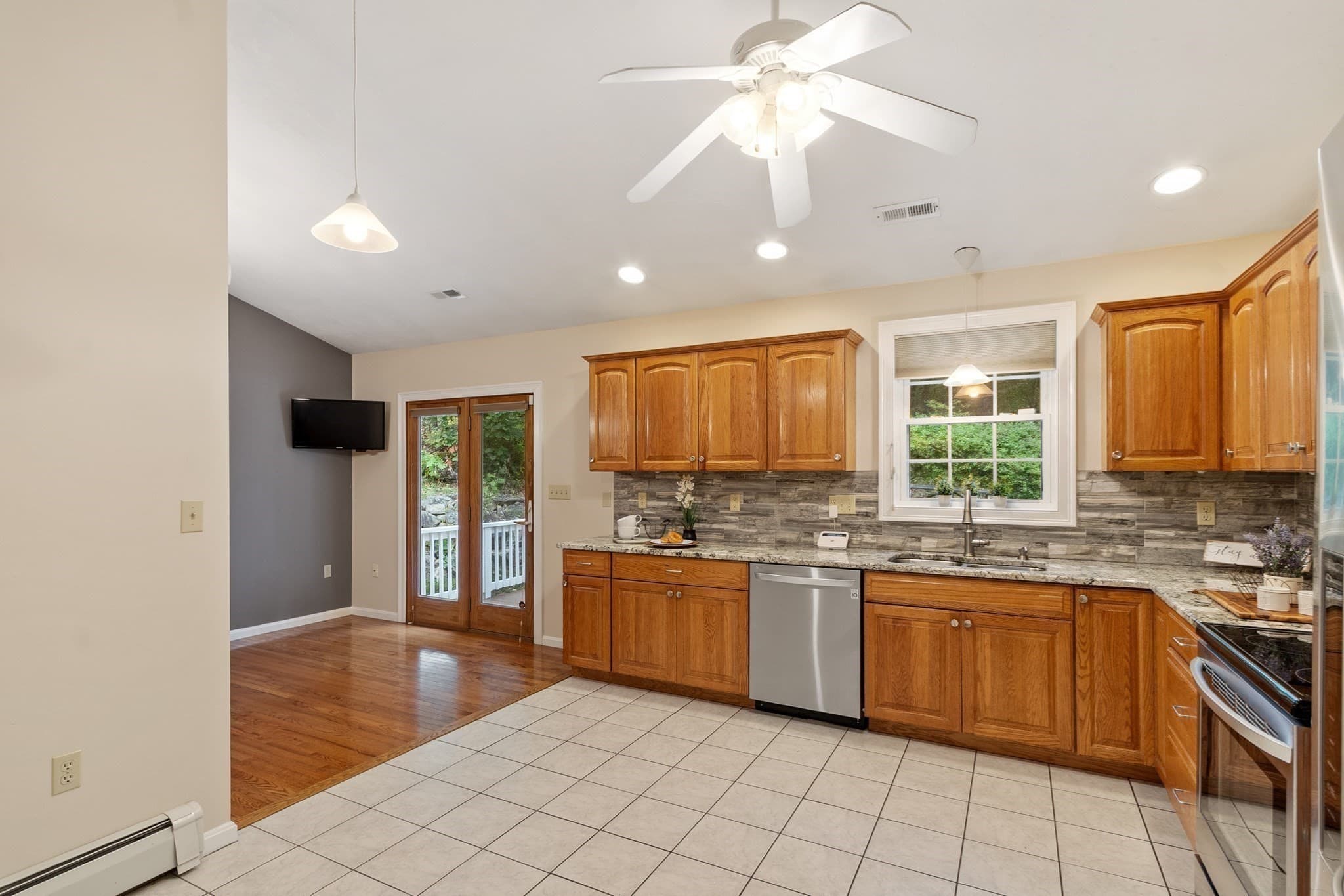 Single Family Residence at 17 Teddy Road, Worcester MA 01603, Worcester, photo 15 of 39