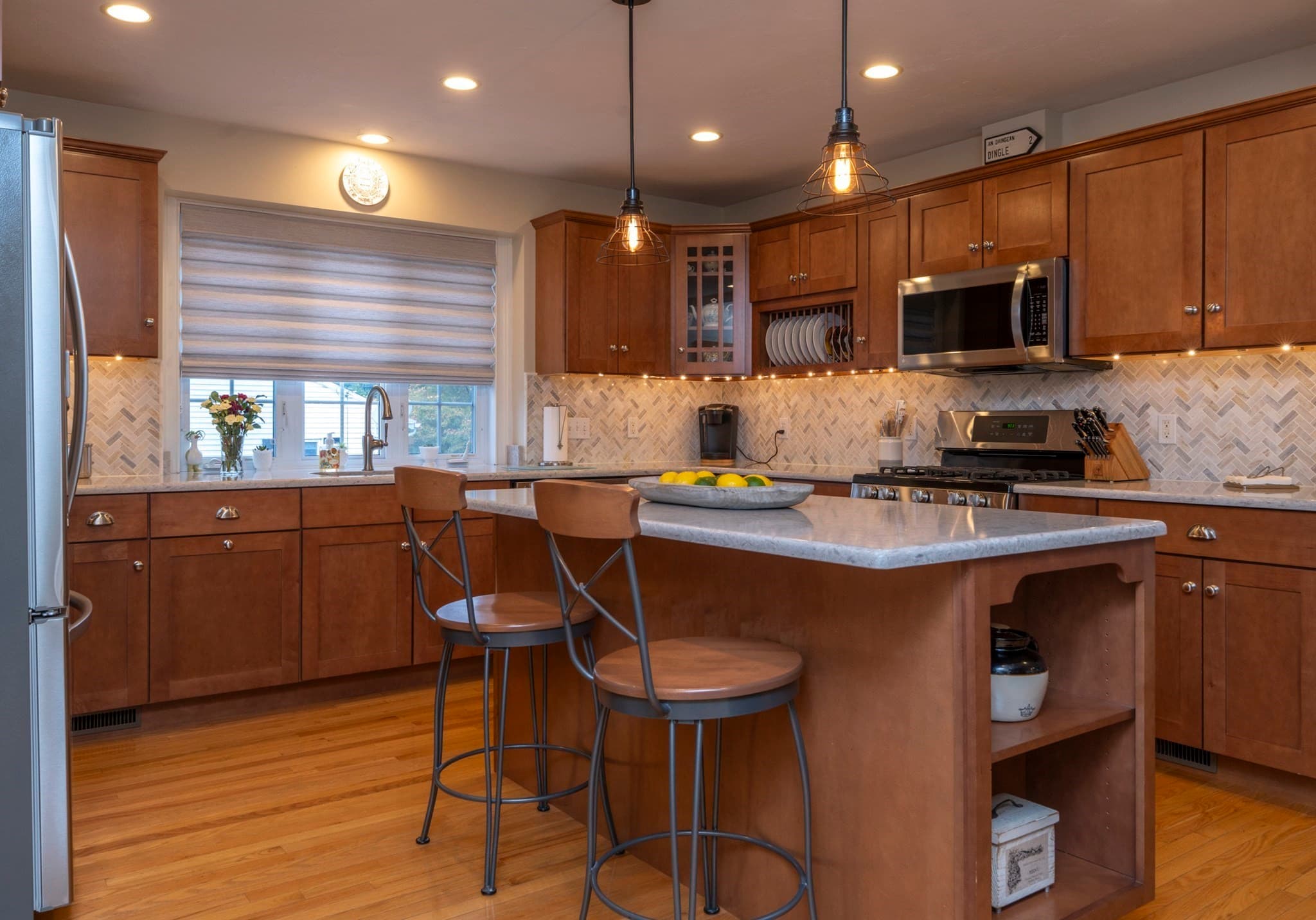 Single Family Residence at 210 Market St, Amesbury MA 01913, Amesbury, photo 3 of 28