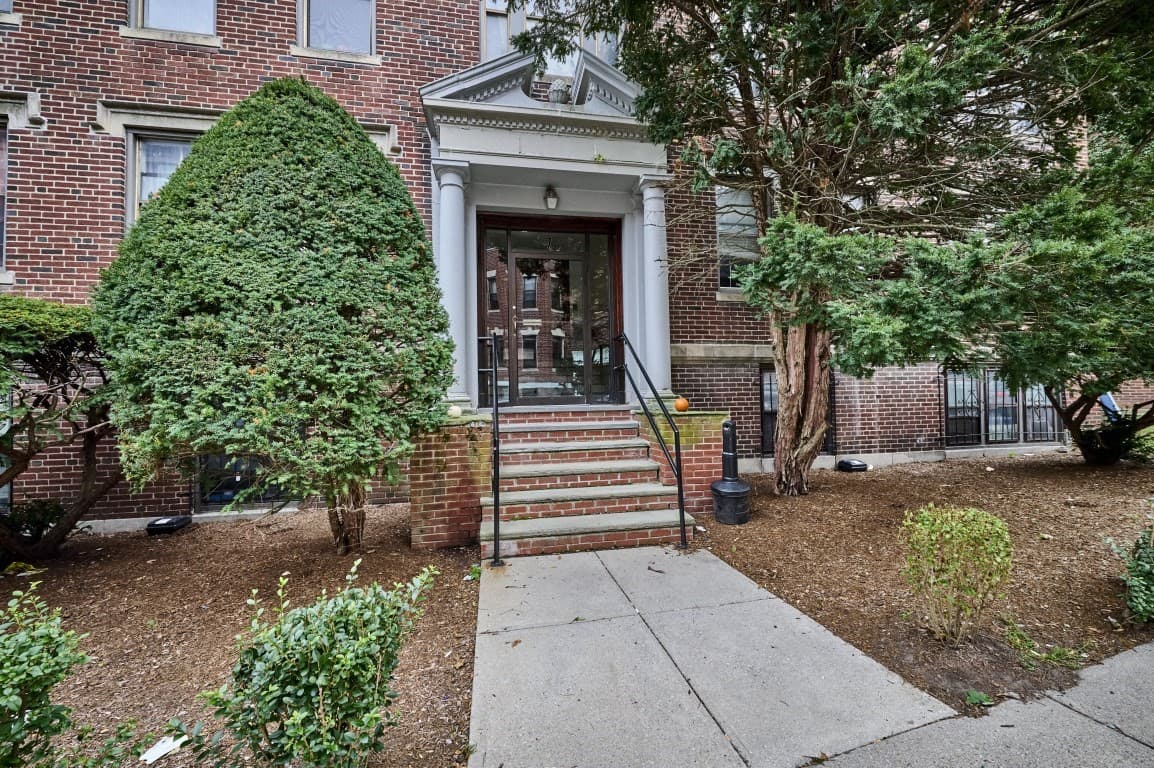 Condominium at 7 Lothian Rd # B, Boston MA 02135, Boston, photo 2 of 21