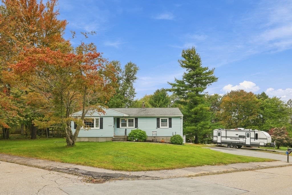 Single Family Residence at 17 Phoenix Rd, Auburn MA 01501, Auburn, photo 2 of 38