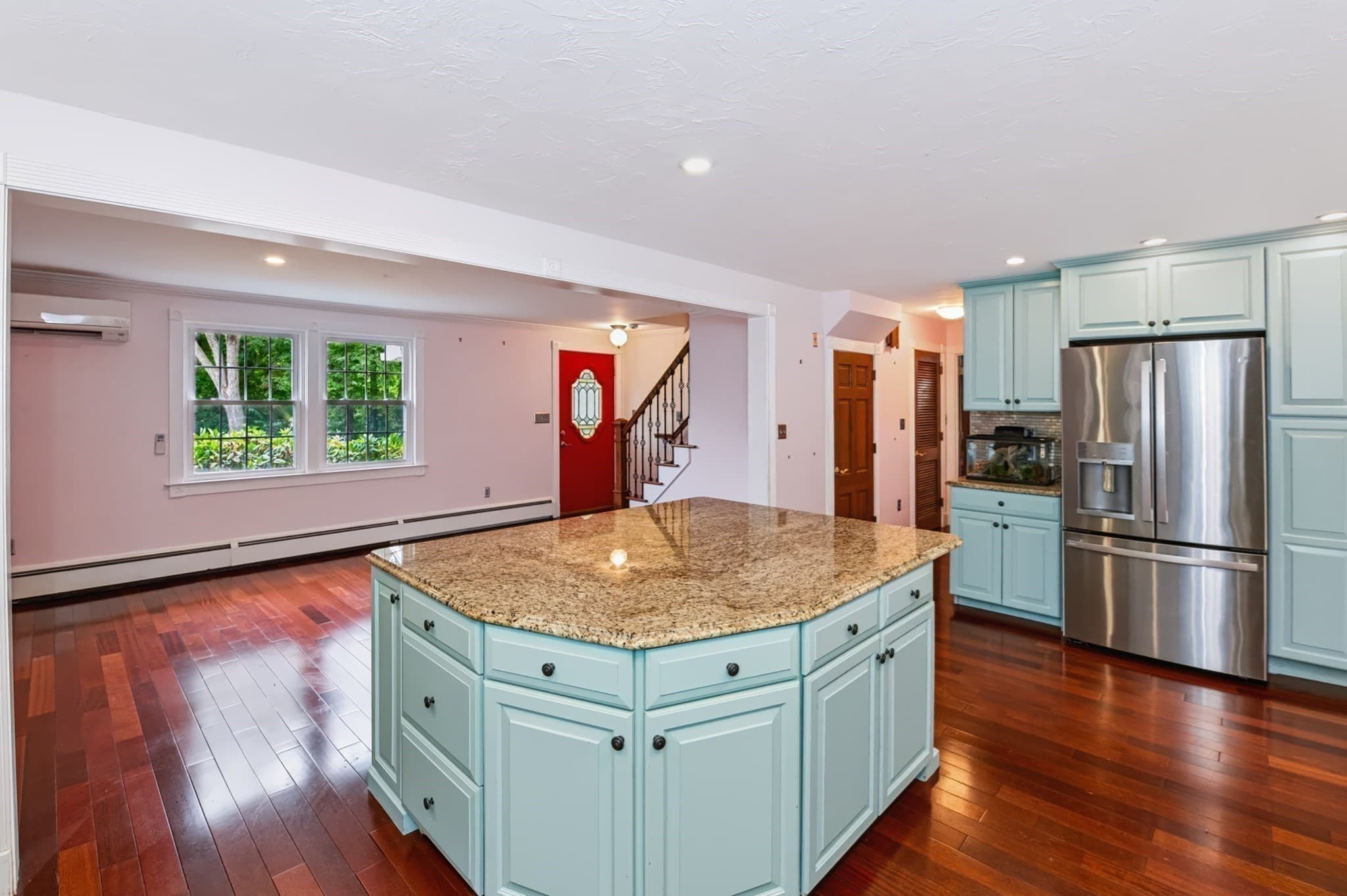 Single Family Residence at 194 W Sutton Rd, Sutton MA 01590, Sutton, photo 7 of 37