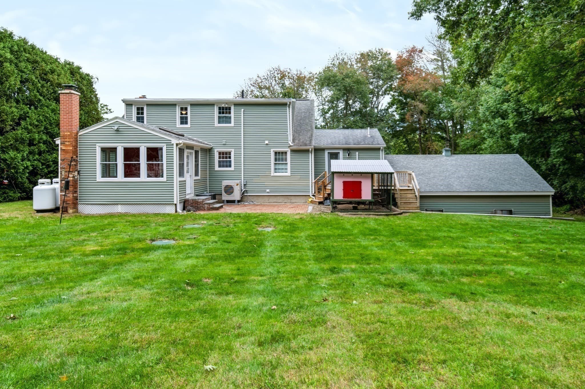 Single Family Residence at 194 W Sutton Rd, Sutton MA 01590, Sutton, photo 33 of 37