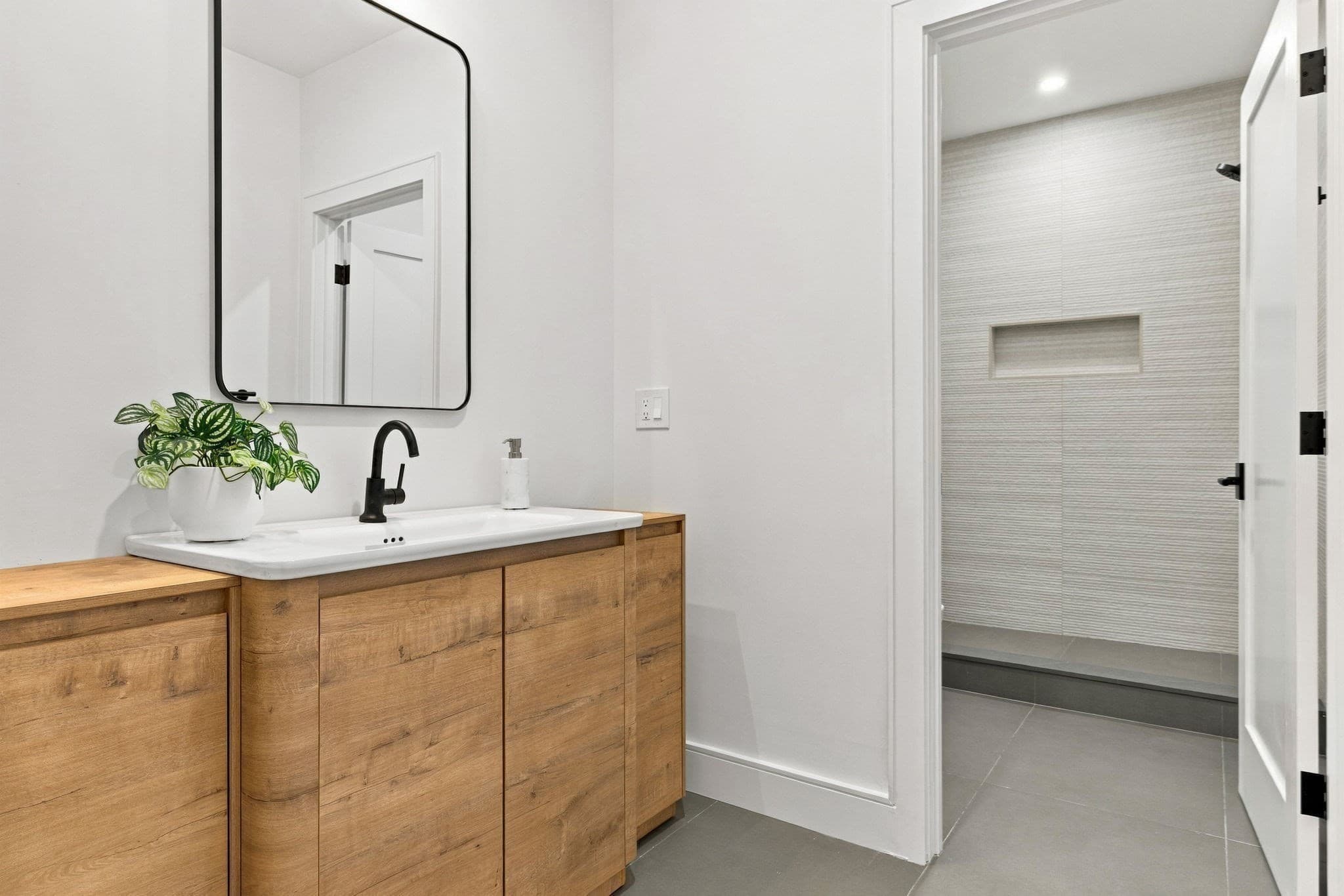 Condominium at 212-214 Auburn # 214, Newton MA 02466, Newton, photo 23 of 27