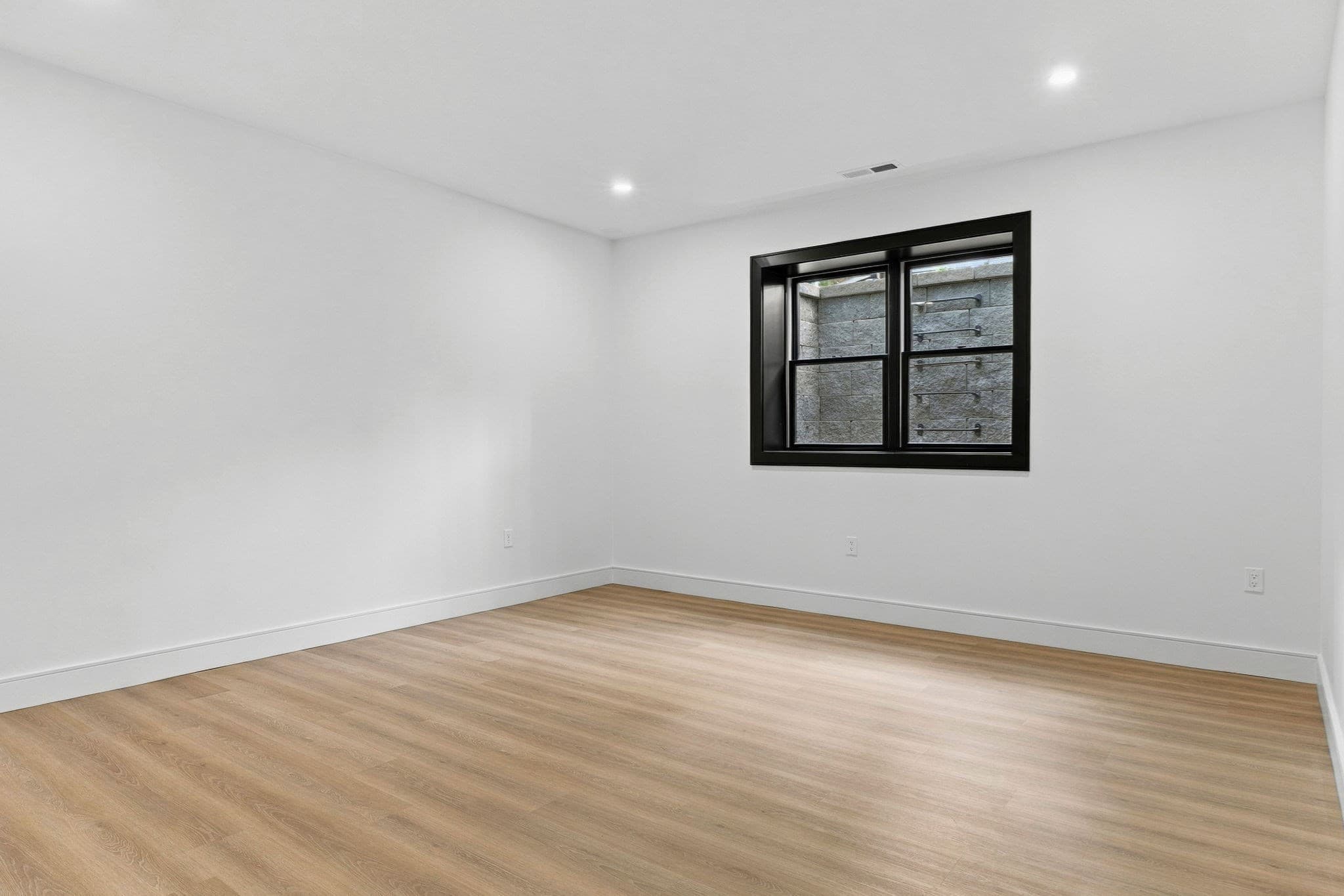 Condominium at 212-214 Auburn # 214, Newton MA 02466, Newton, photo 24 of 27