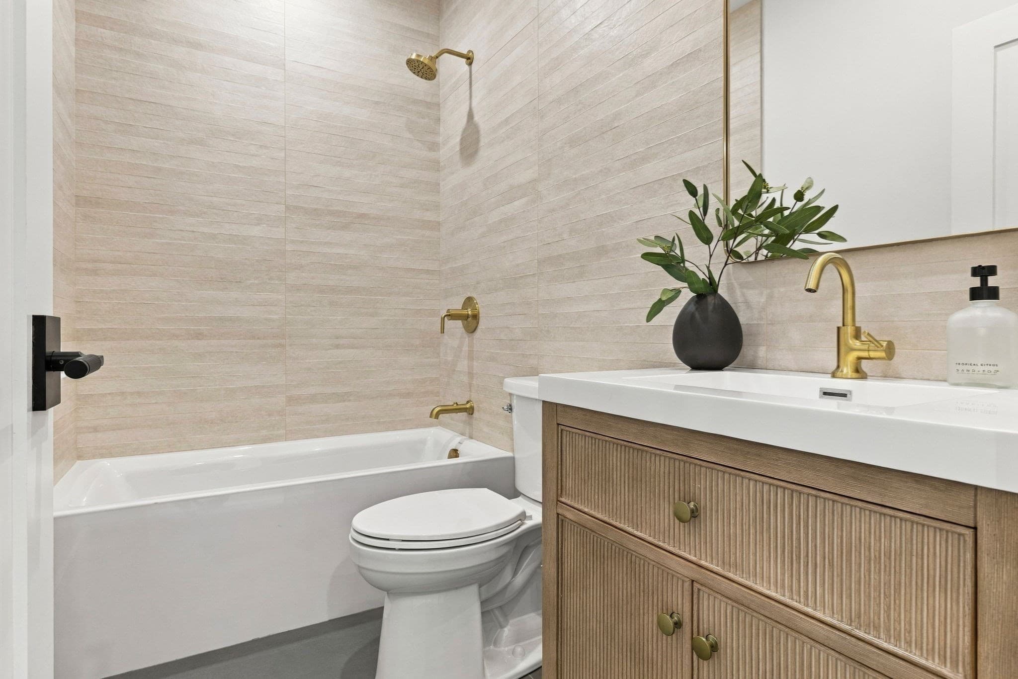 Condominium at 212-214 Auburn # 214, Newton MA 02466, Newton, photo 18 of 27