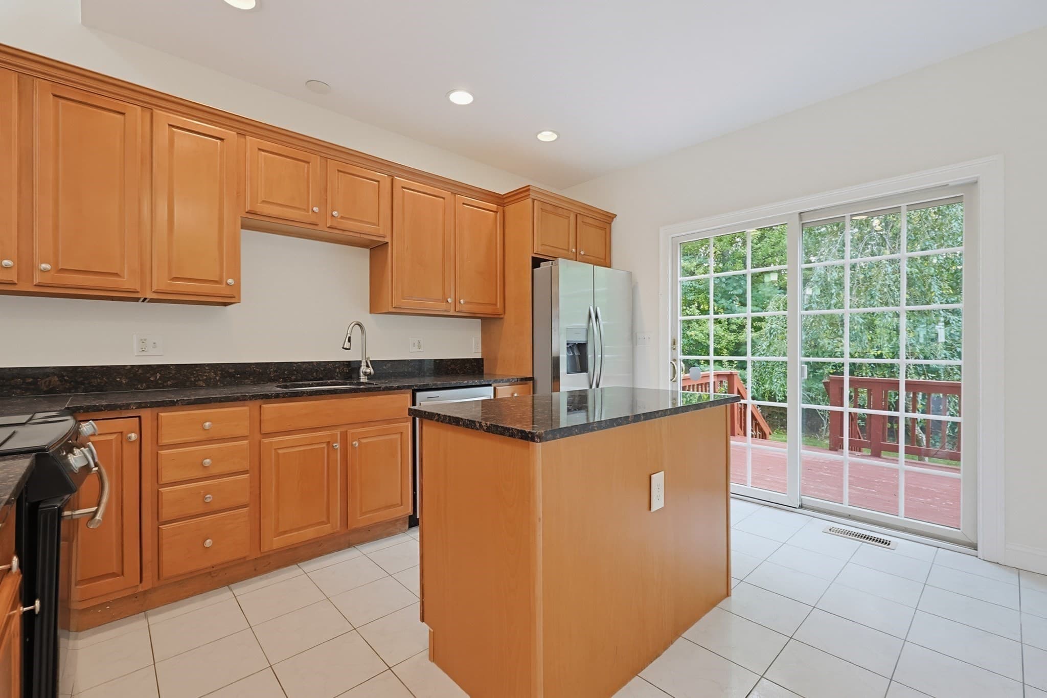 Condominium at 6 Afra Dr # 6, Shrewsbury MA 01545, Shrewsbury, photo 8 of 34