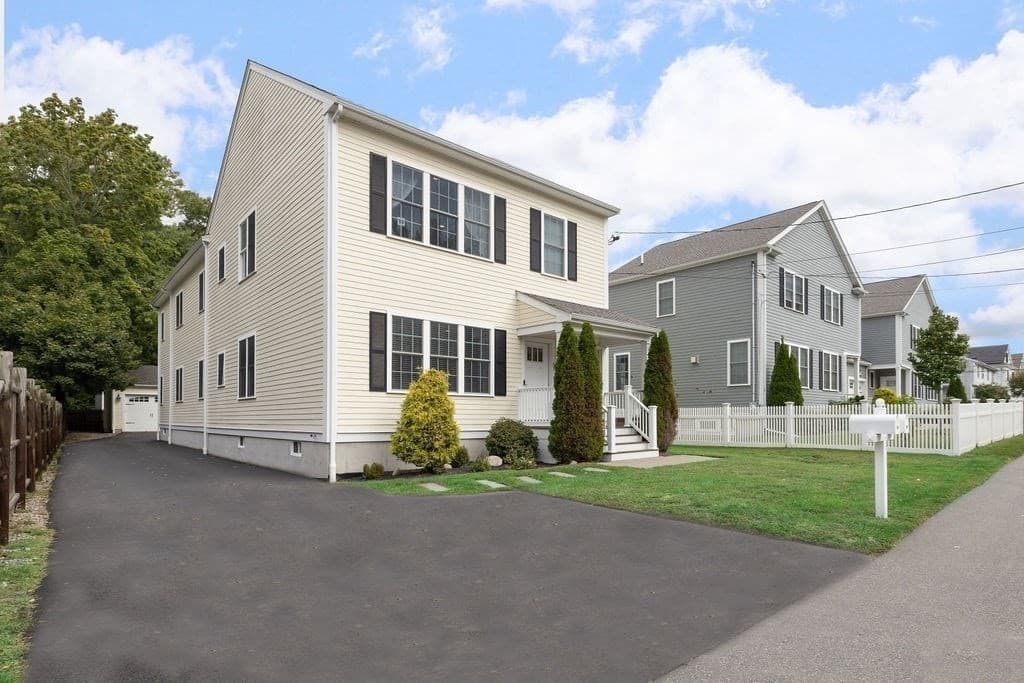 Condominium at 57 Oak St # 57, Needham MA 02492, Needham, photo 3 of 23