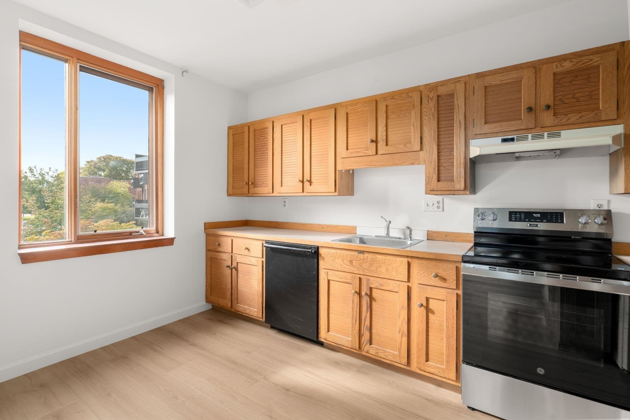 Condominium at 100 Keyes Rd # 304, Concord MA 01742, Concord, photo 6 of 19