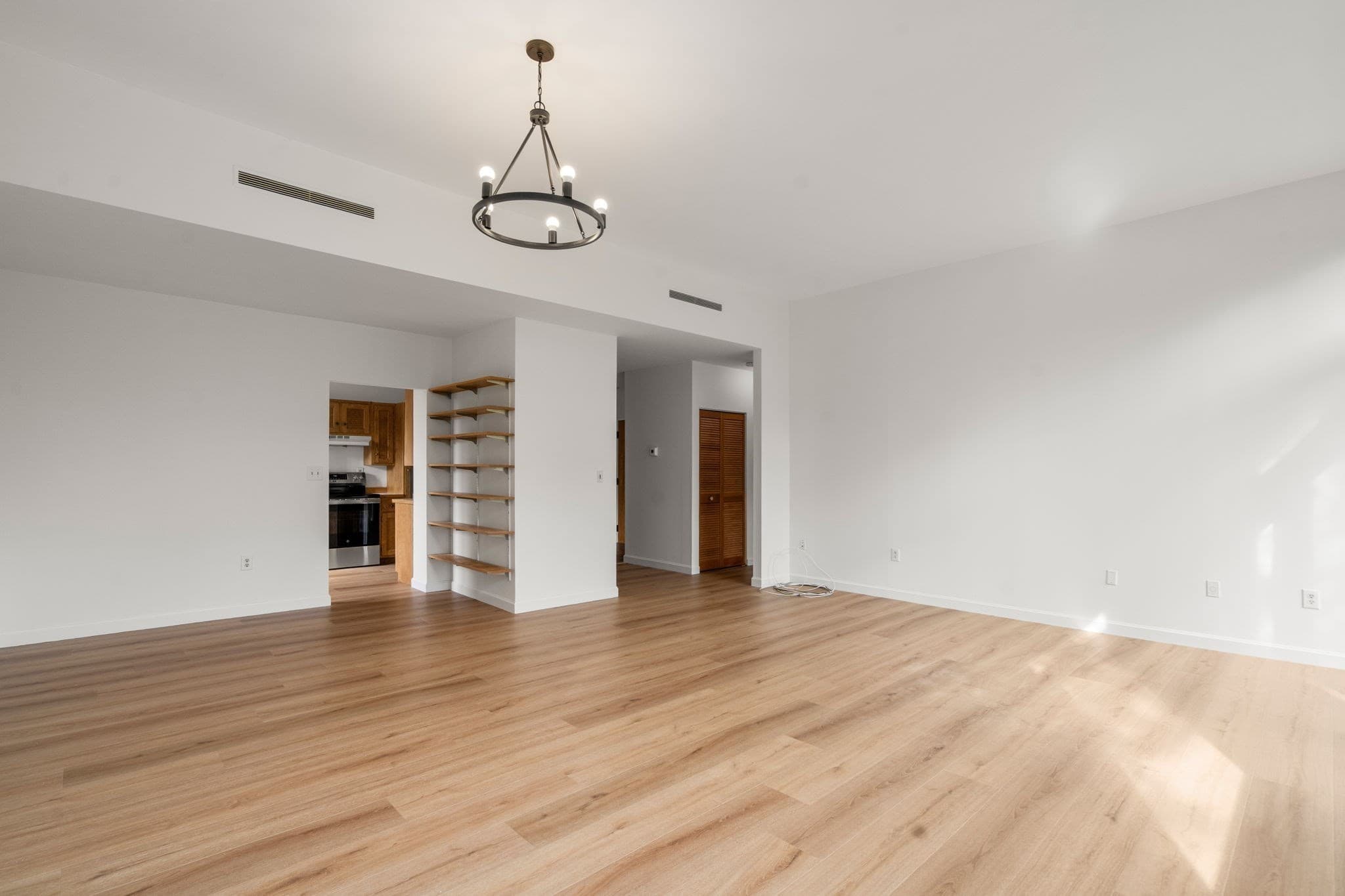 Condominium at 100 Keyes Rd # 304, Concord MA 01742, Concord, photo 8 of 19