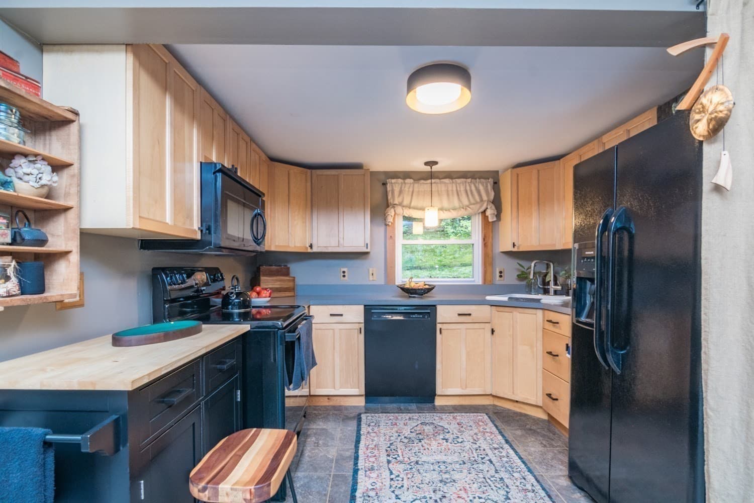 Single Family Residence at 557 Federal St, Belchertown MA 01007, Belchertown, photo 10 of 42