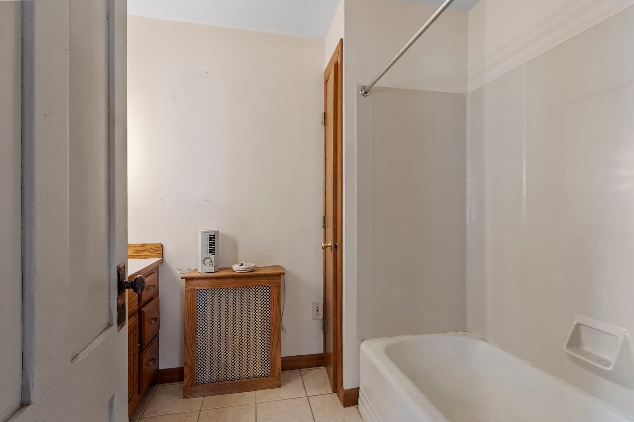 Single Family Residence at 265 Pine St, Gardner MA 01440, Gardner, photo 16 of 35