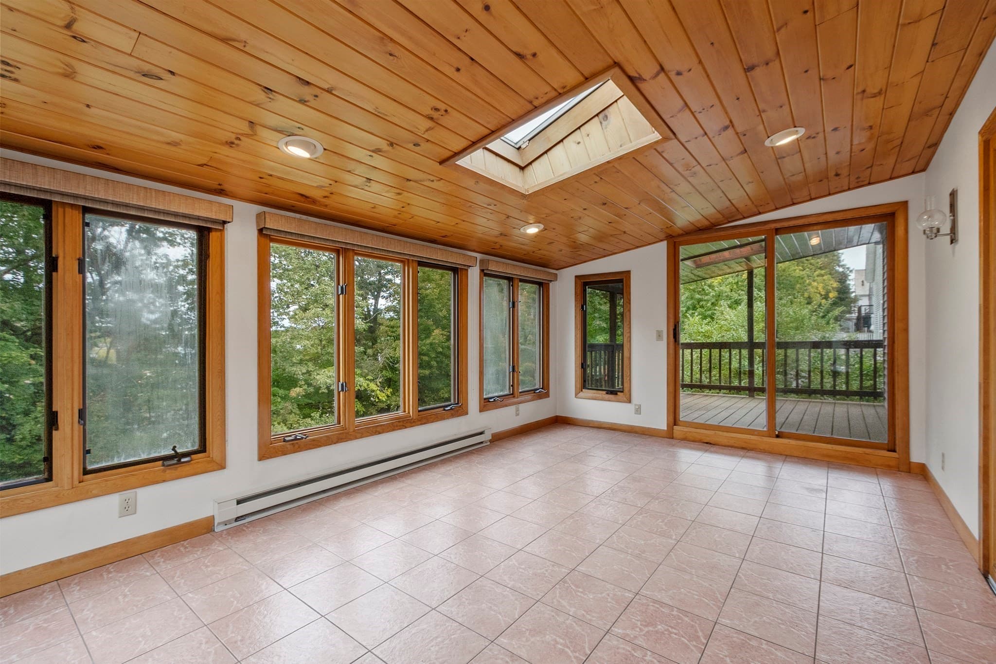 Single Family Residence at 265 Pine St, Gardner MA 01440, Gardner, photo 5 of 35