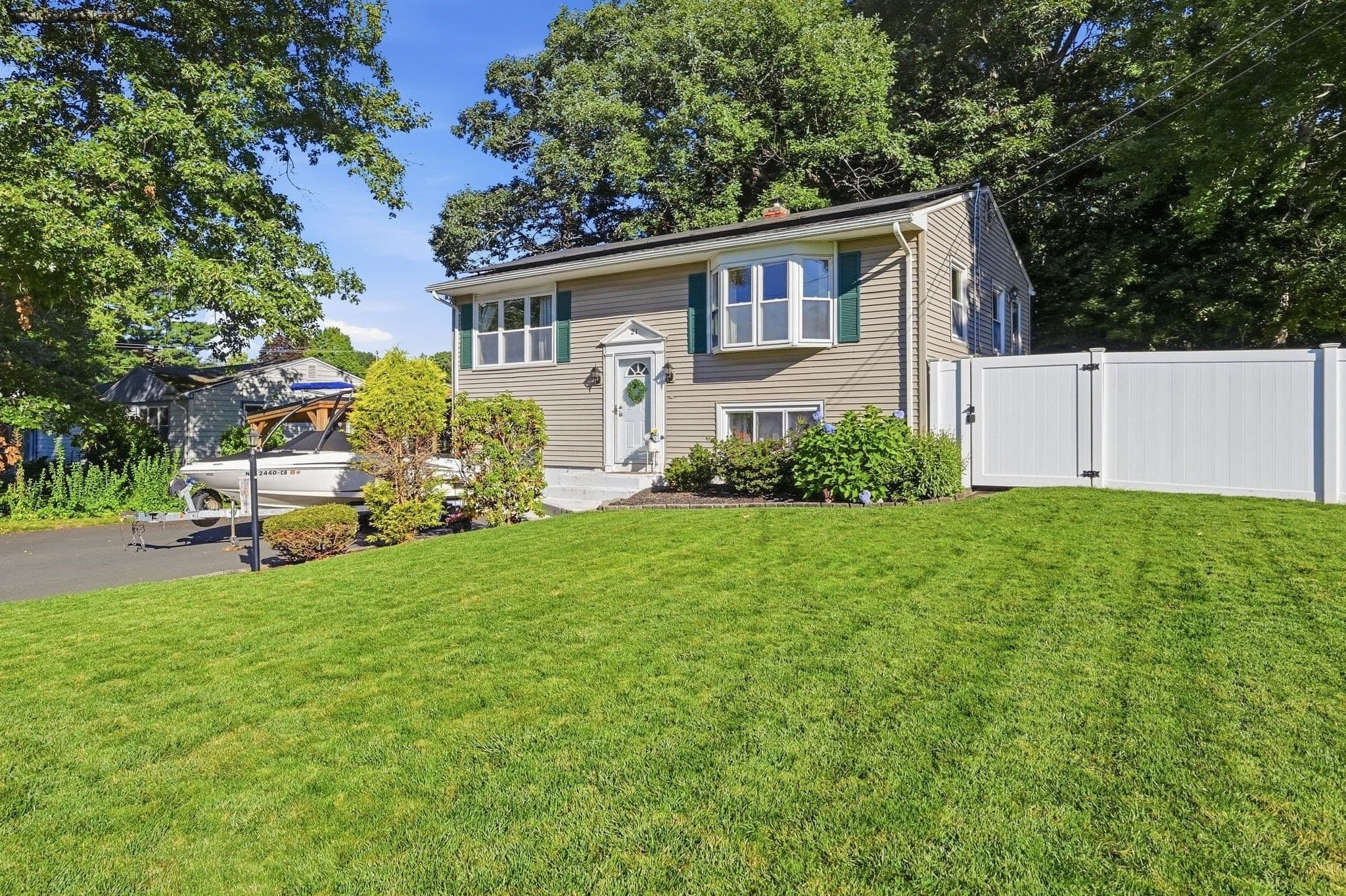 21 Circuit Ave, Ludlow MA 01056