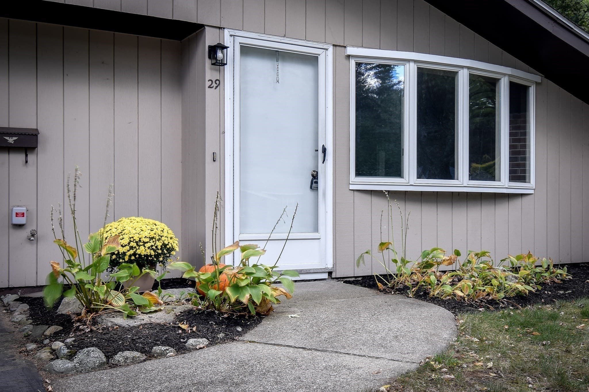 Single Family Residence at 29 Eisenhower Road, Framingham MA 01701, Framingham, photo 2 of 27