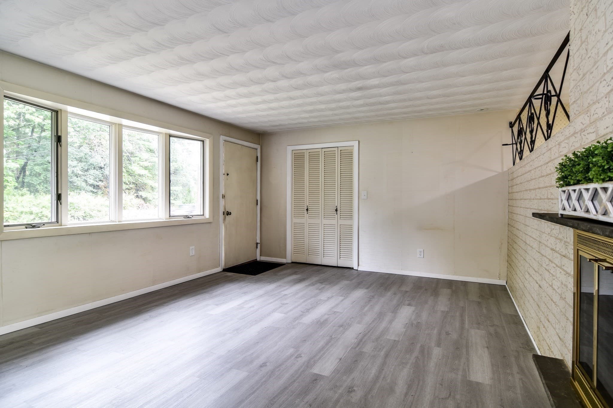 Single Family Residence at 29 Eisenhower Road, Framingham MA 01701, Framingham, photo 5 of 27