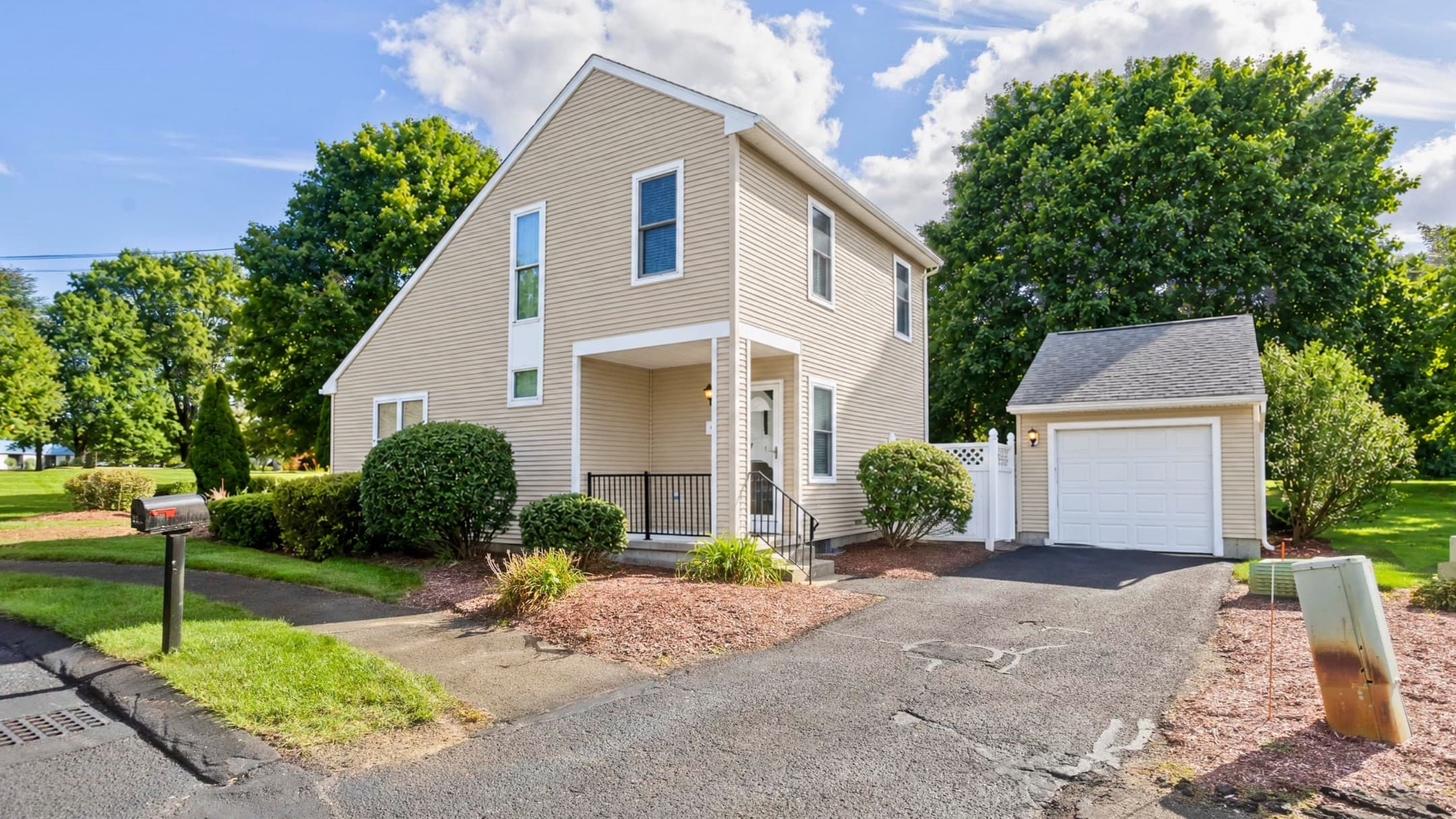 Condominium at 27 Curry Lane # 27, Chicopee MA 01022, Chicopee, photo 2 of 33