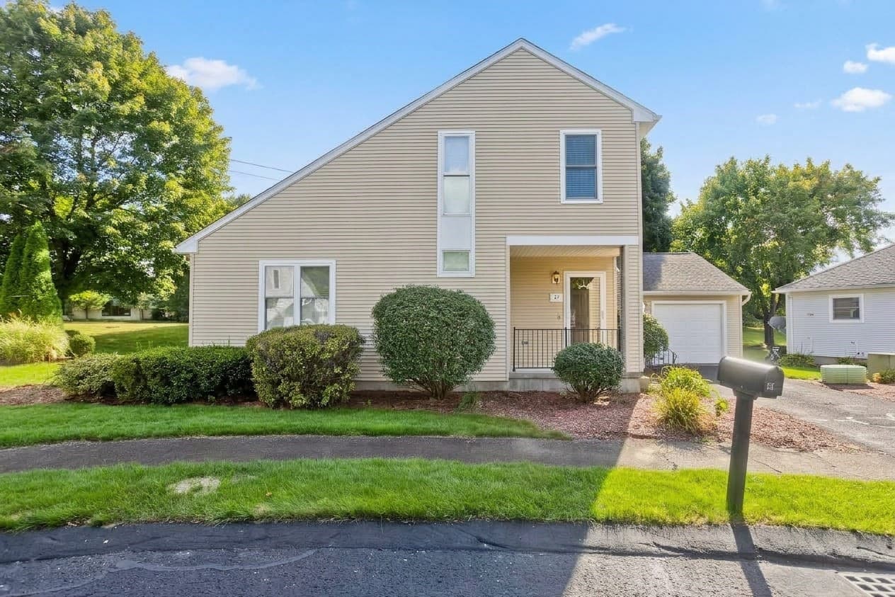 27 Curry Lane # 27, Chicopee MA 01022