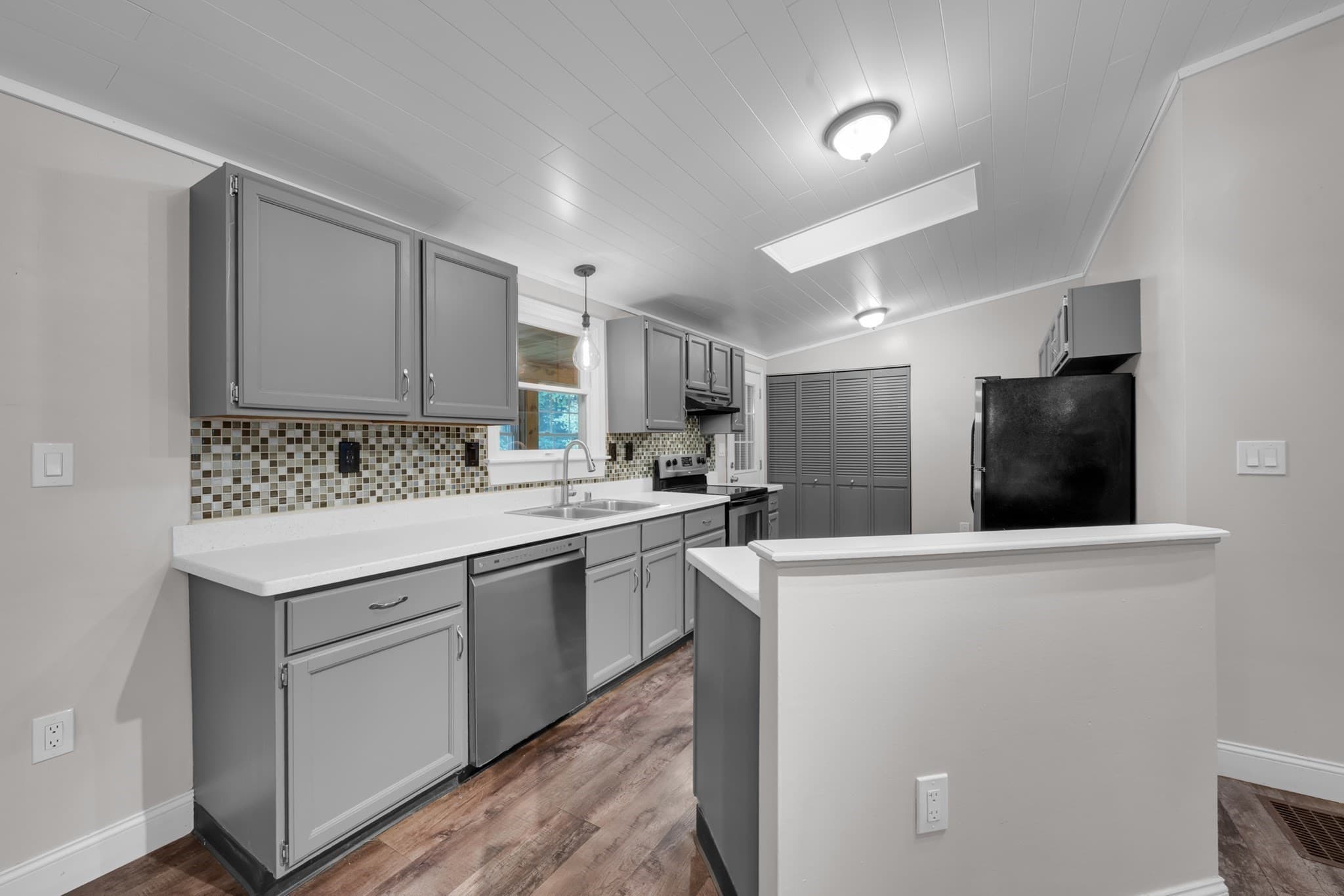 Single Family Residence at 139 Podunk Rd, Sturbridge MA 01566, Sturbridge, photo 7 of 34