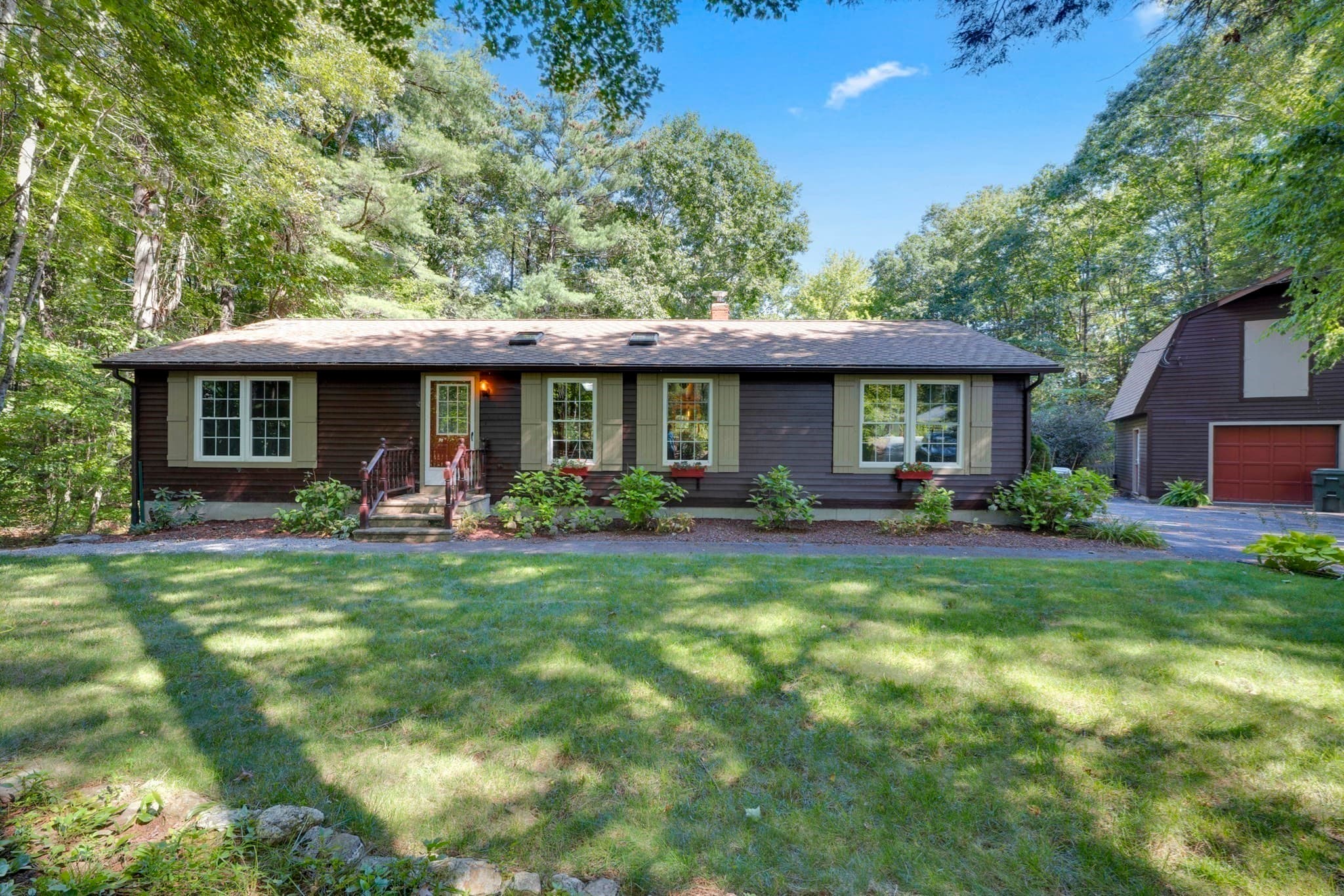 Single Family Residence at 139 Podunk Rd, Sturbridge MA 01566, Sturbridge, photo 3 of 34
