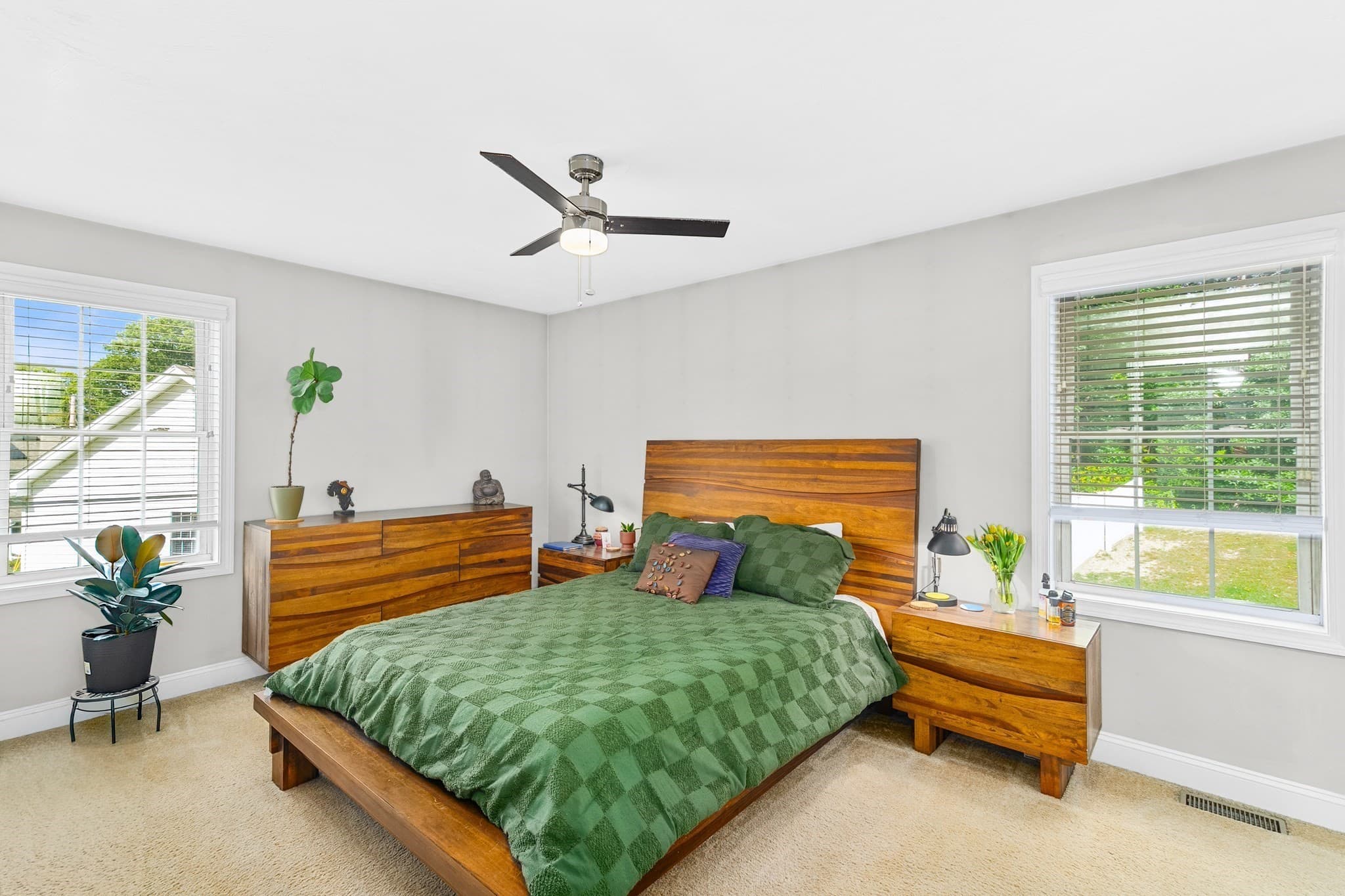 Single Family Residence at 16 Liane Dr, Woonsocket RI 02895, Woonsocket, photo 9 of 39