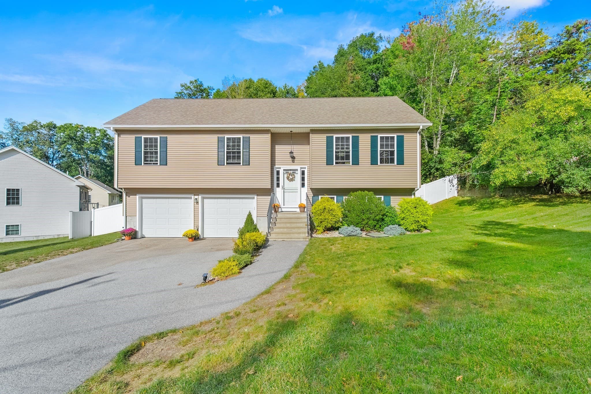 Single Family Residence at 16 Liane Dr, Woonsocket RI 02895, Woonsocket, photo 35 of 39